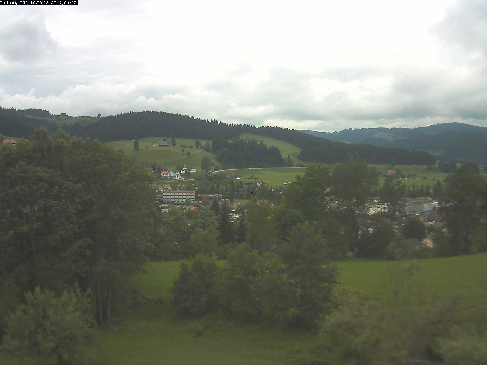 Webcam-Bild: Aussicht vom Dorfberg in Langnau 20170605-160601