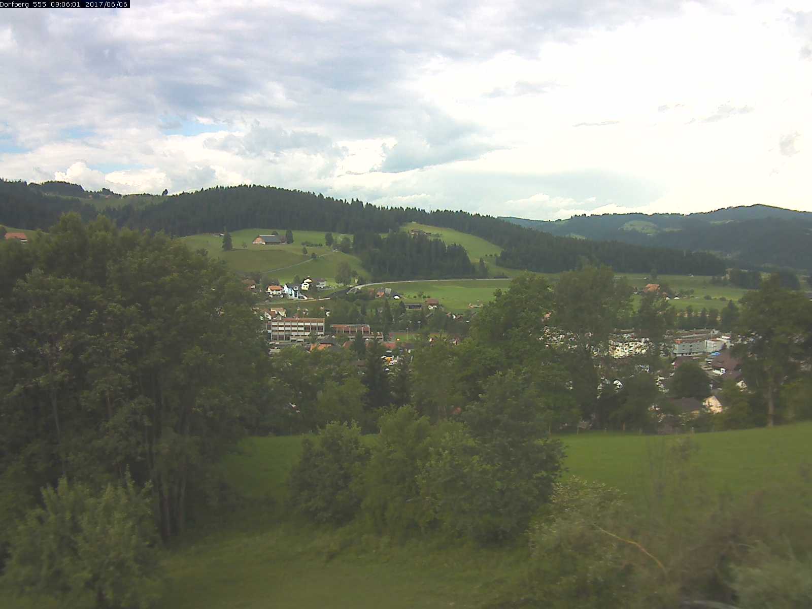 Webcam-Bild: Aussicht vom Dorfberg in Langnau 20170606-090601
