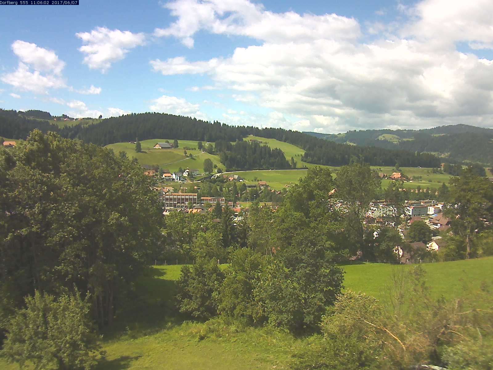 Webcam-Bild: Aussicht vom Dorfberg in Langnau 20170607-110601