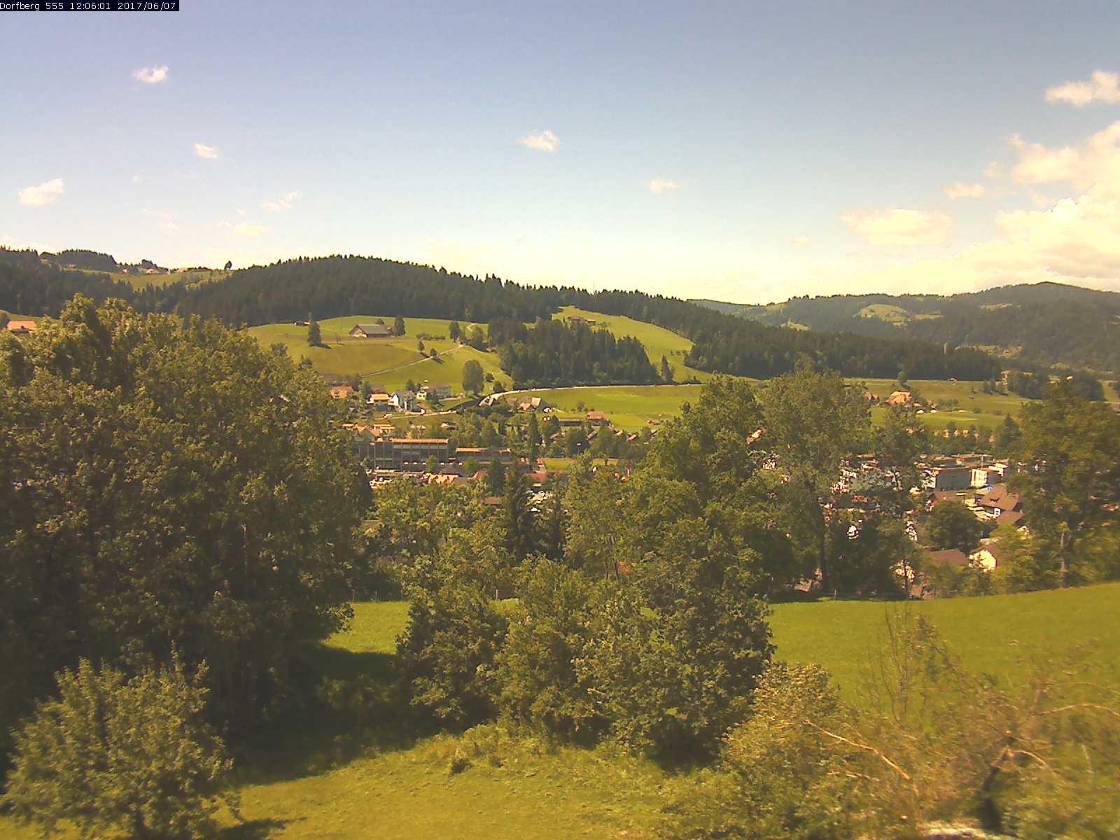 Webcam-Bild: Aussicht vom Dorfberg in Langnau 20170607-120601