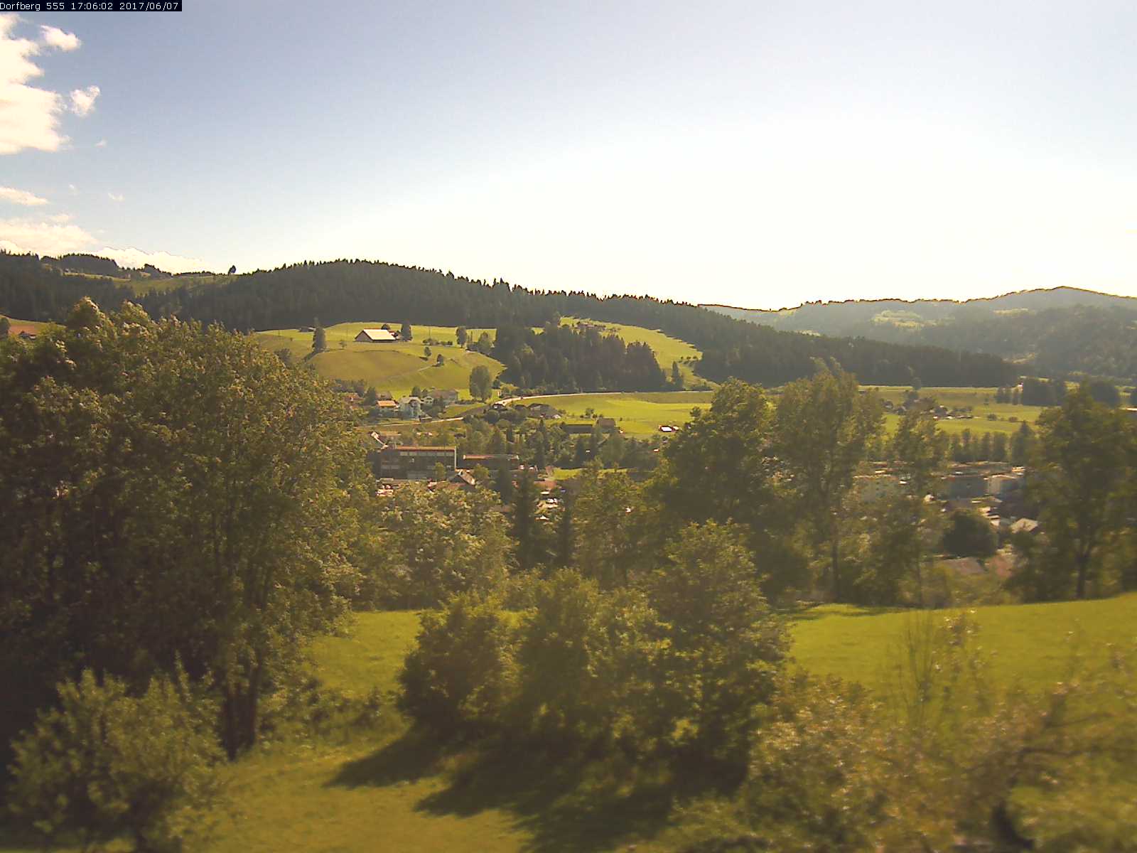 Webcam-Bild: Aussicht vom Dorfberg in Langnau 20170607-170601