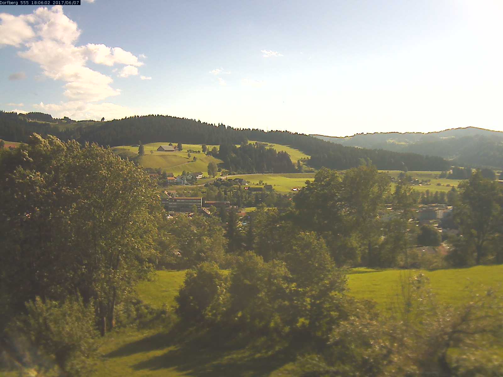Webcam-Bild: Aussicht vom Dorfberg in Langnau 20170607-180601
