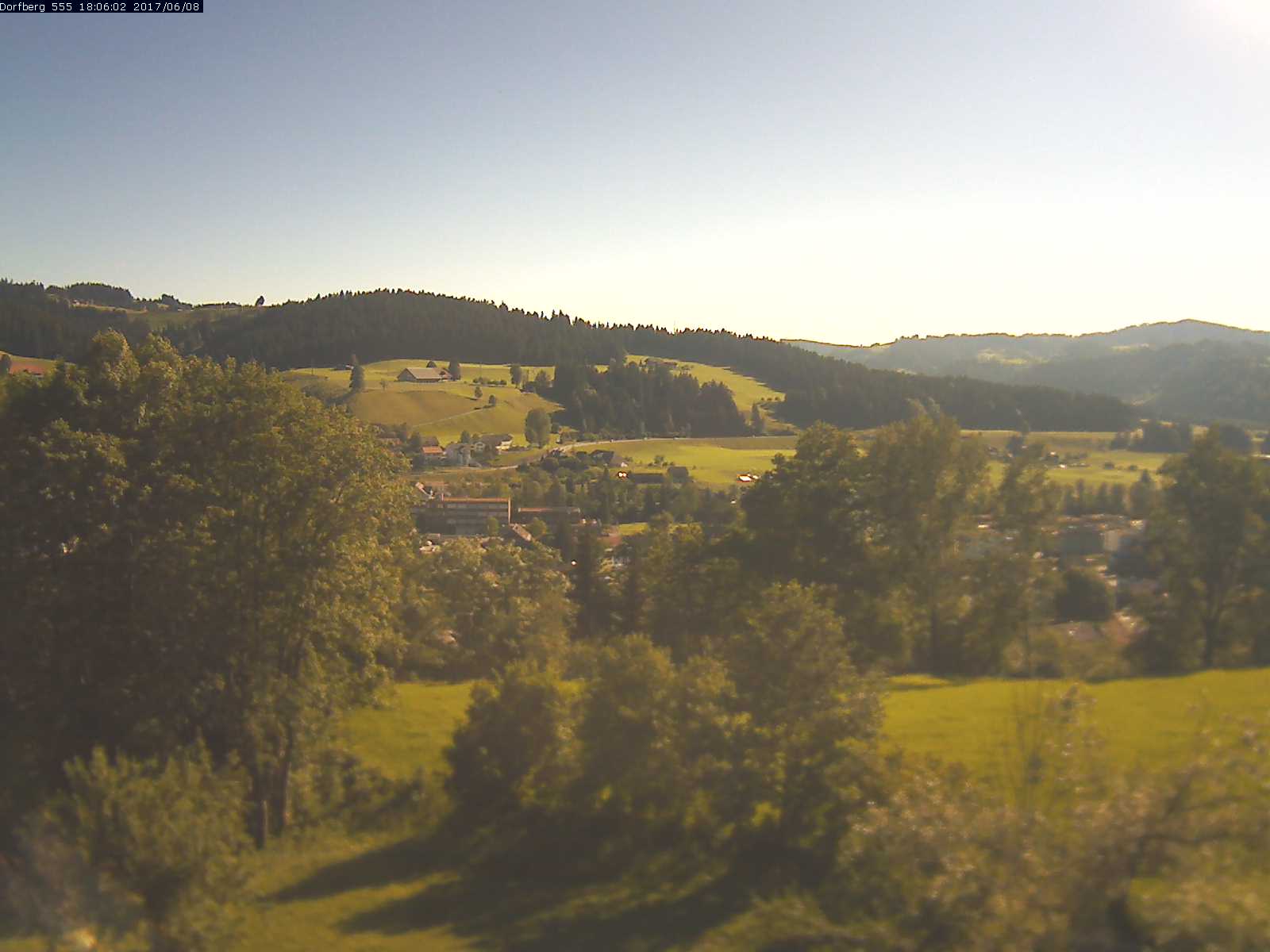 Webcam-Bild: Aussicht vom Dorfberg in Langnau 20170608-180601