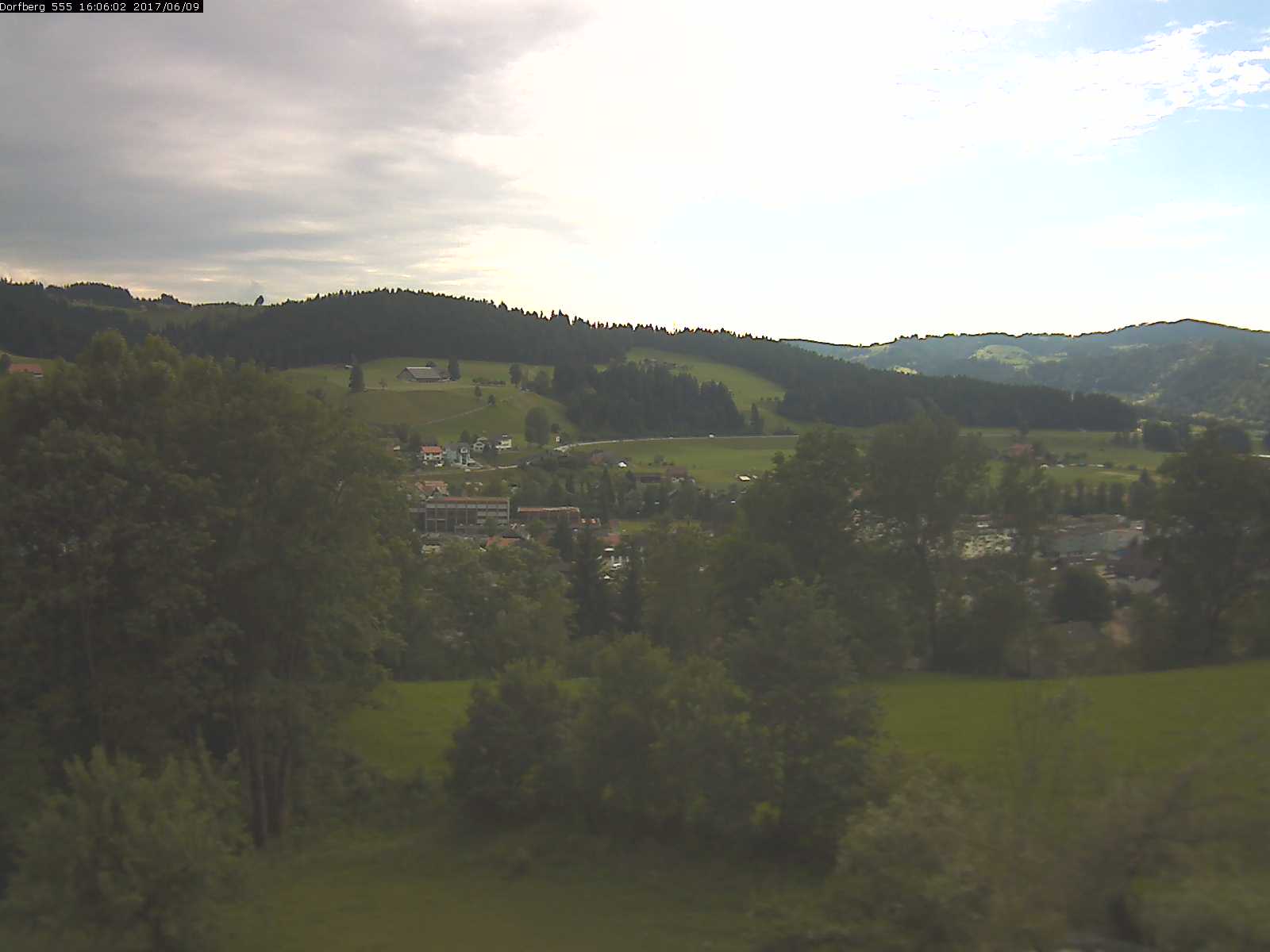 Webcam-Bild: Aussicht vom Dorfberg in Langnau 20170609-160601