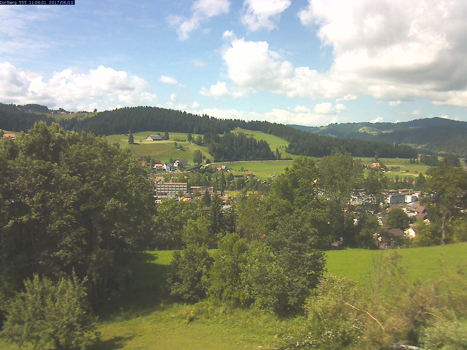 Webcam-Bild: Aussicht vom Dorfberg in Langnau 20170610-110601