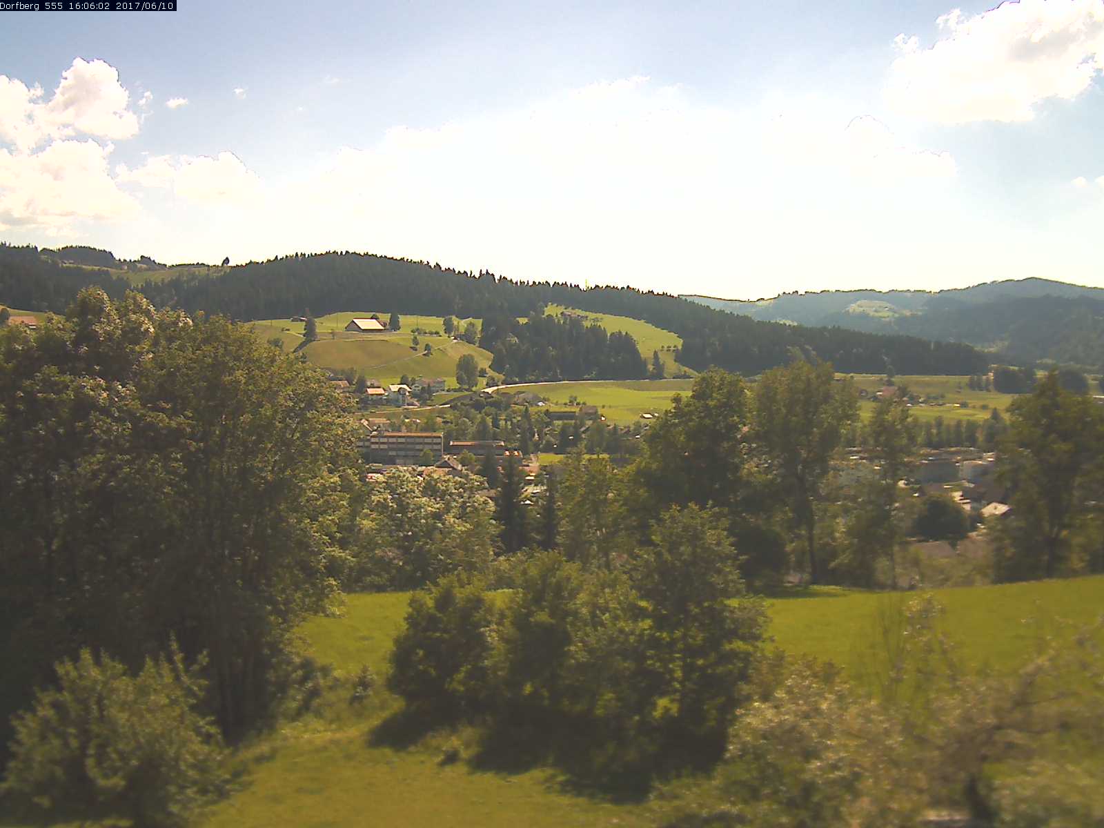 Webcam-Bild: Aussicht vom Dorfberg in Langnau 20170610-160601