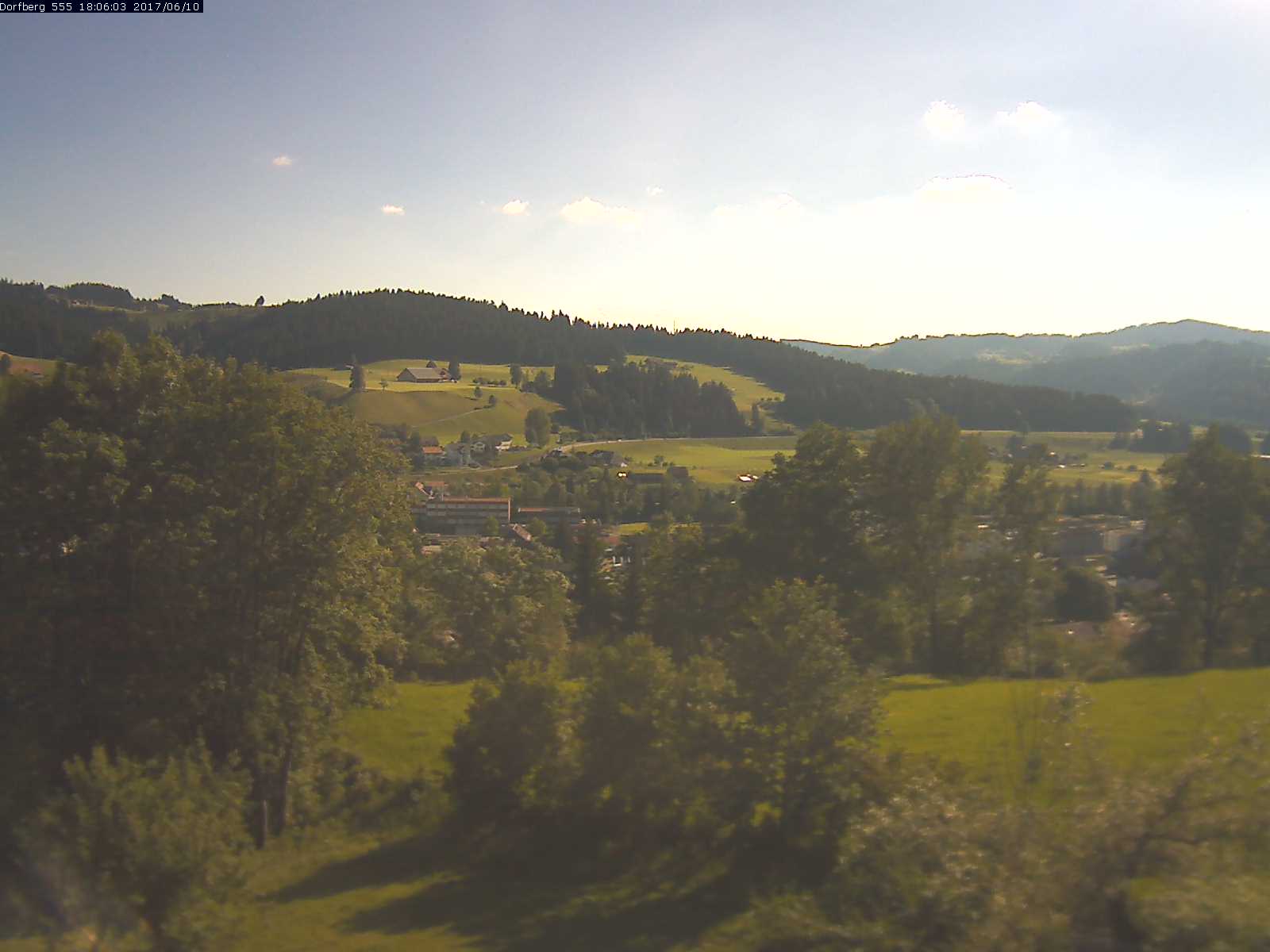 Webcam-Bild: Aussicht vom Dorfberg in Langnau 20170610-180601