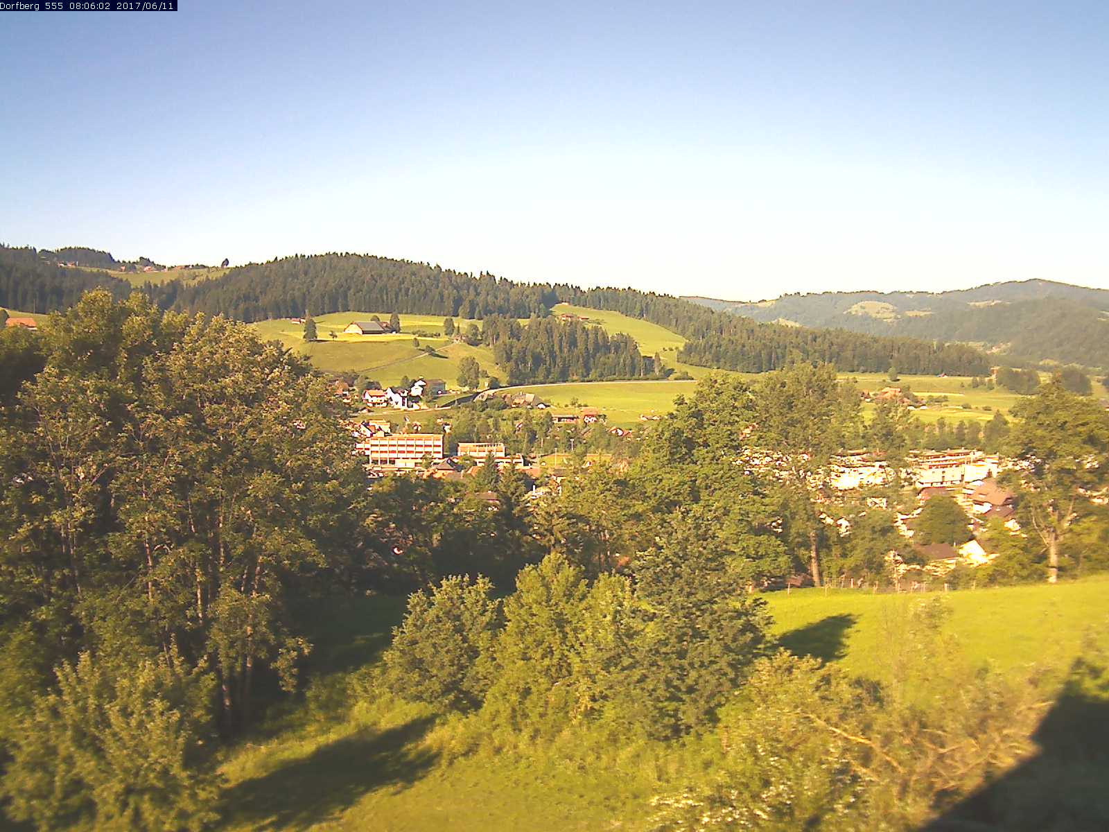 Webcam-Bild: Aussicht vom Dorfberg in Langnau 20170611-080601