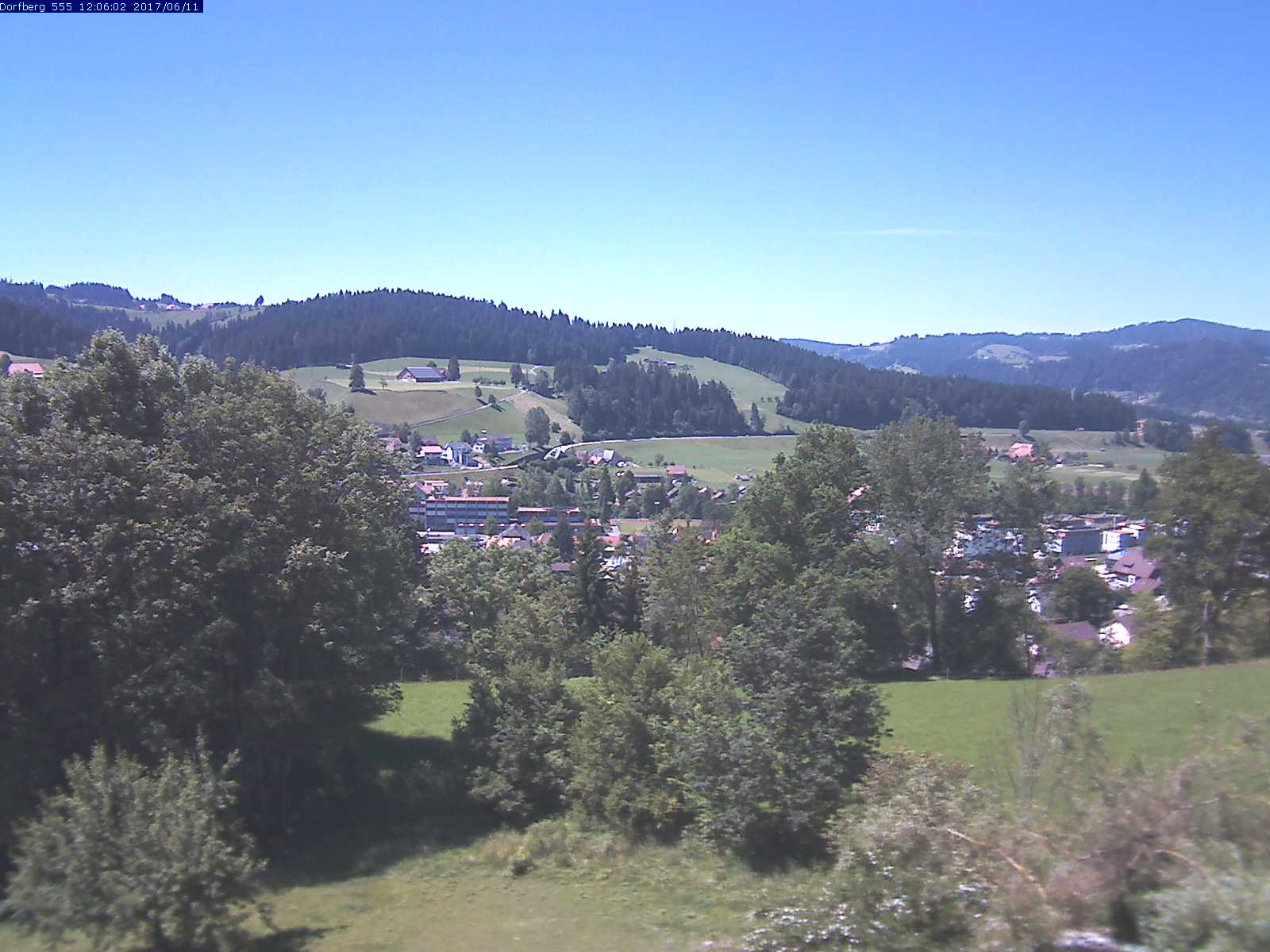 Webcam-Bild: Aussicht vom Dorfberg in Langnau 20170611-120601