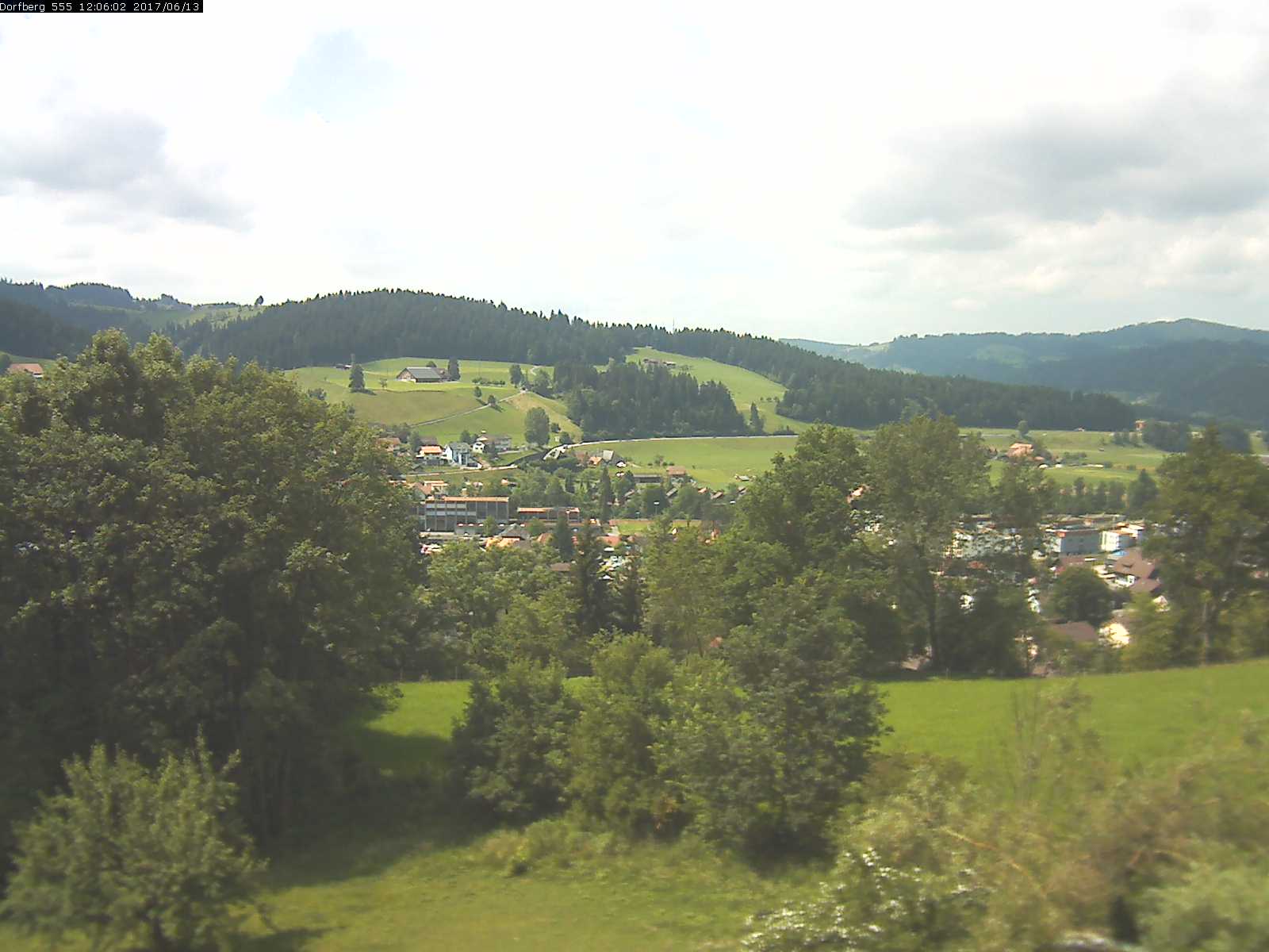 Webcam-Bild: Aussicht vom Dorfberg in Langnau 20170613-120601