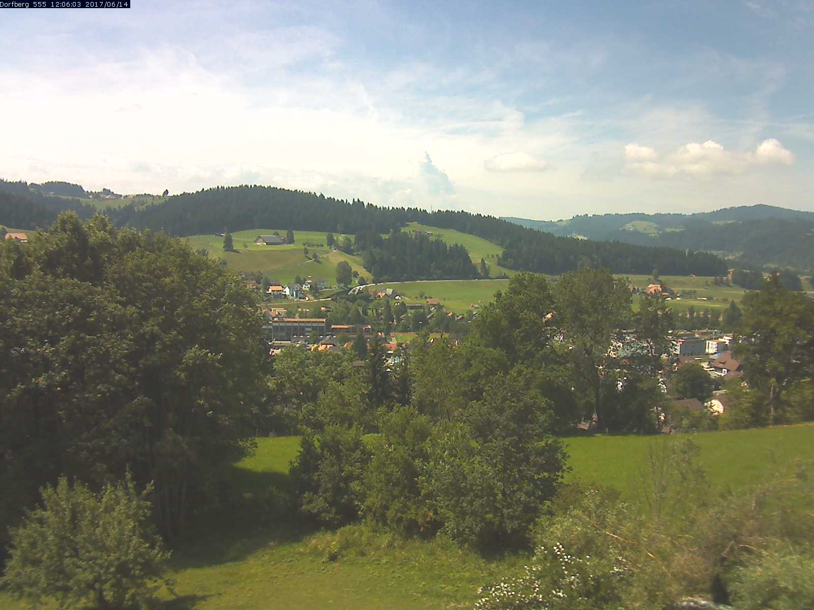 Webcam-Bild: Aussicht vom Dorfberg in Langnau 20170614-120601