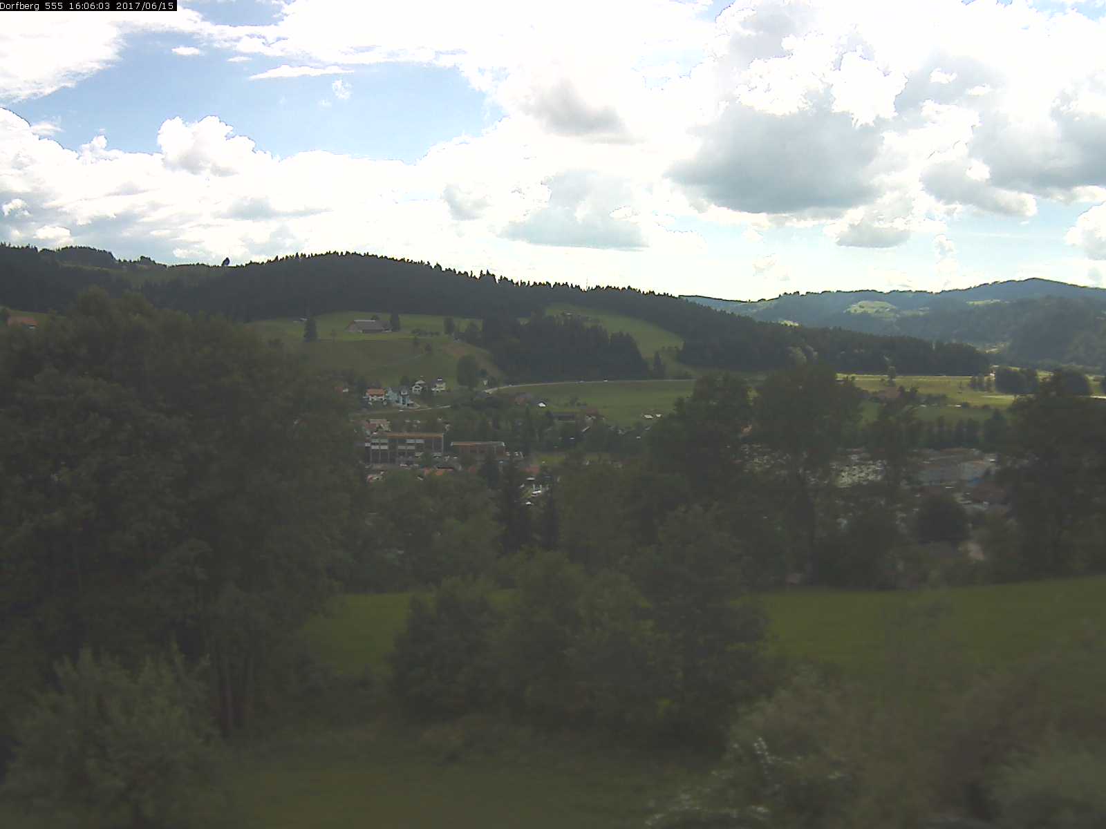 Webcam-Bild: Aussicht vom Dorfberg in Langnau 20170615-160602