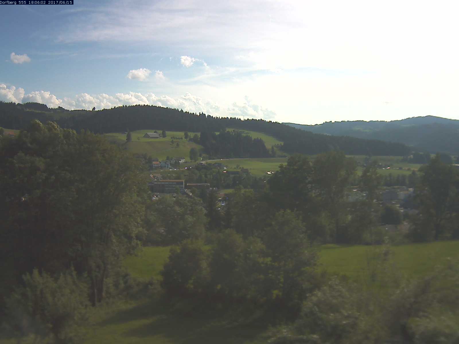 Webcam-Bild: Aussicht vom Dorfberg in Langnau 20170615-180601