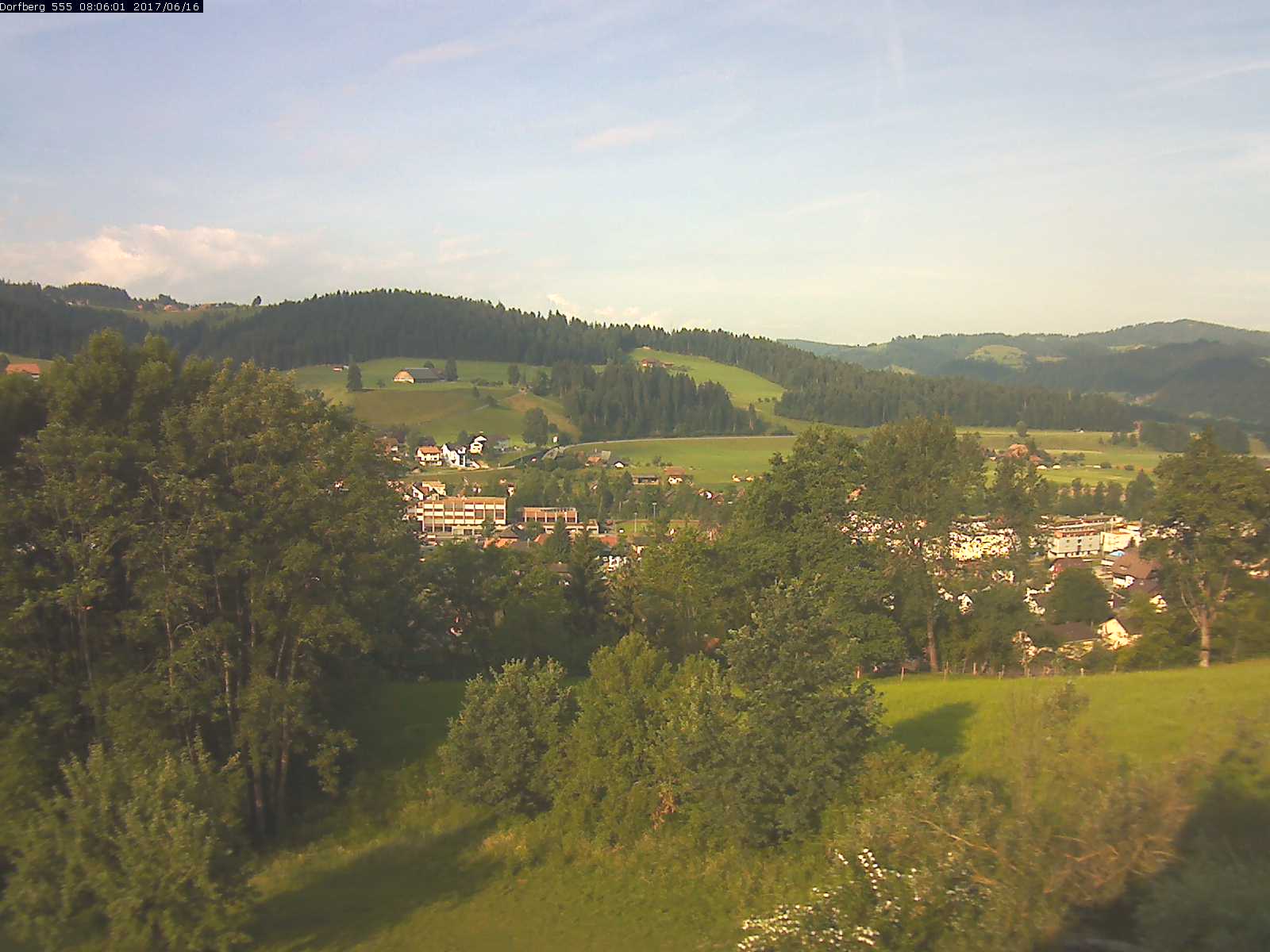 Webcam-Bild: Aussicht vom Dorfberg in Langnau 20170616-080601