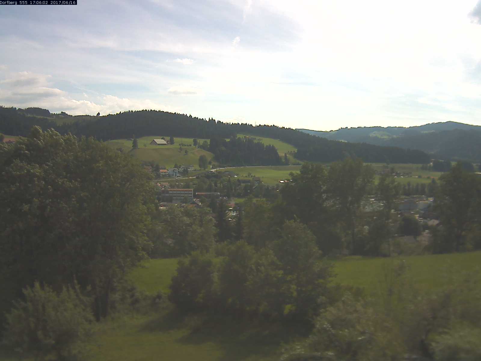 Webcam-Bild: Aussicht vom Dorfberg in Langnau 20170616-170601