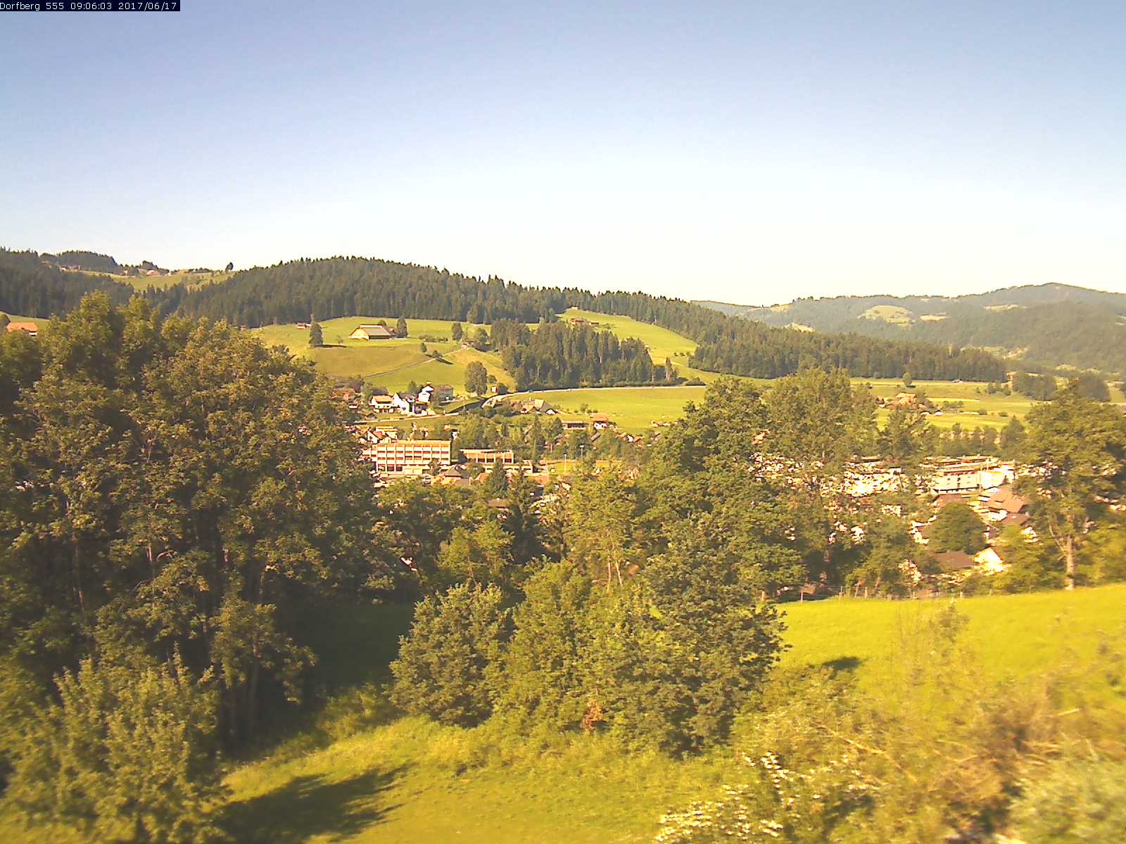 Webcam-Bild: Aussicht vom Dorfberg in Langnau 20170617-090601