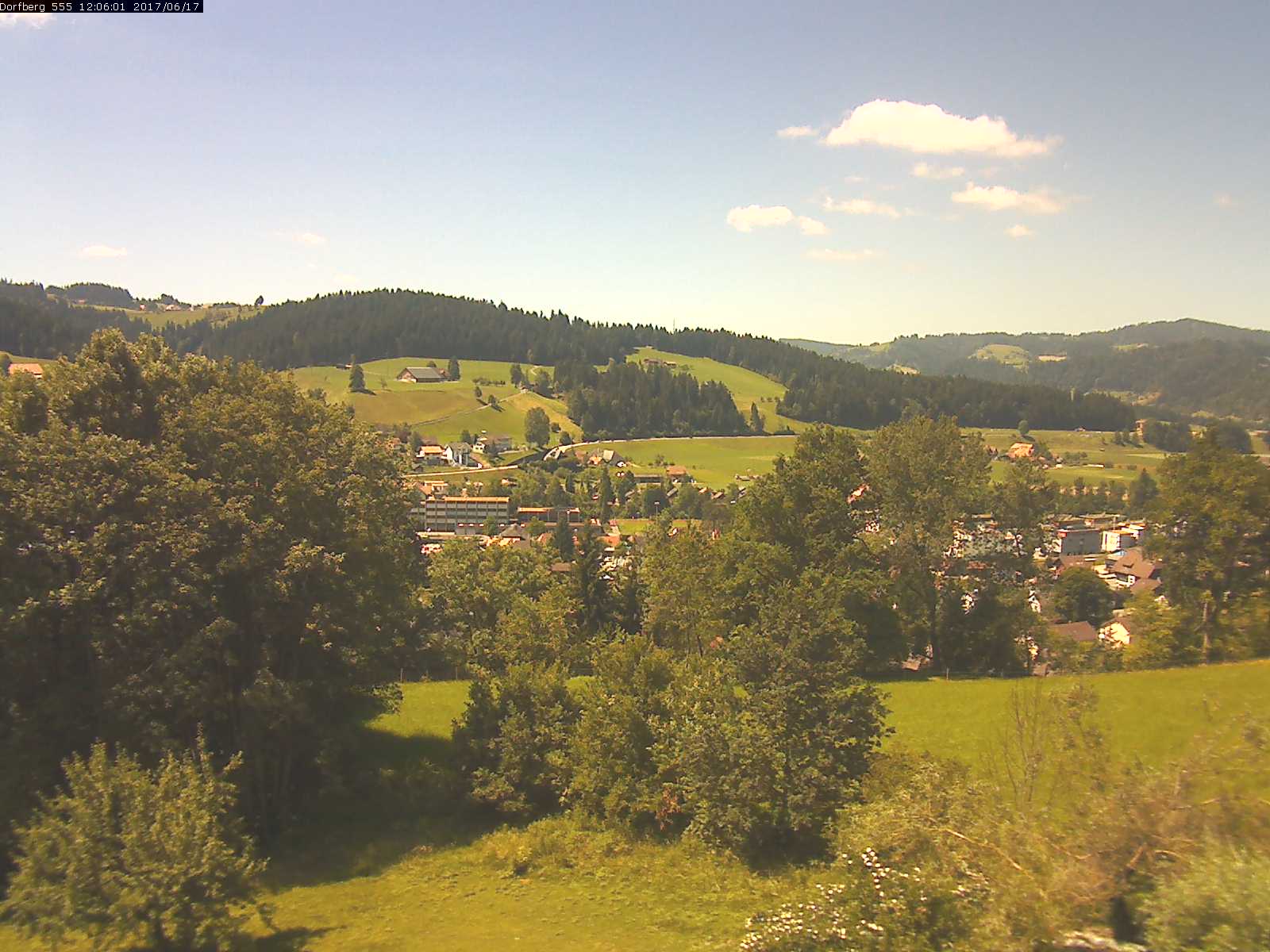 Webcam-Bild: Aussicht vom Dorfberg in Langnau 20170617-120601