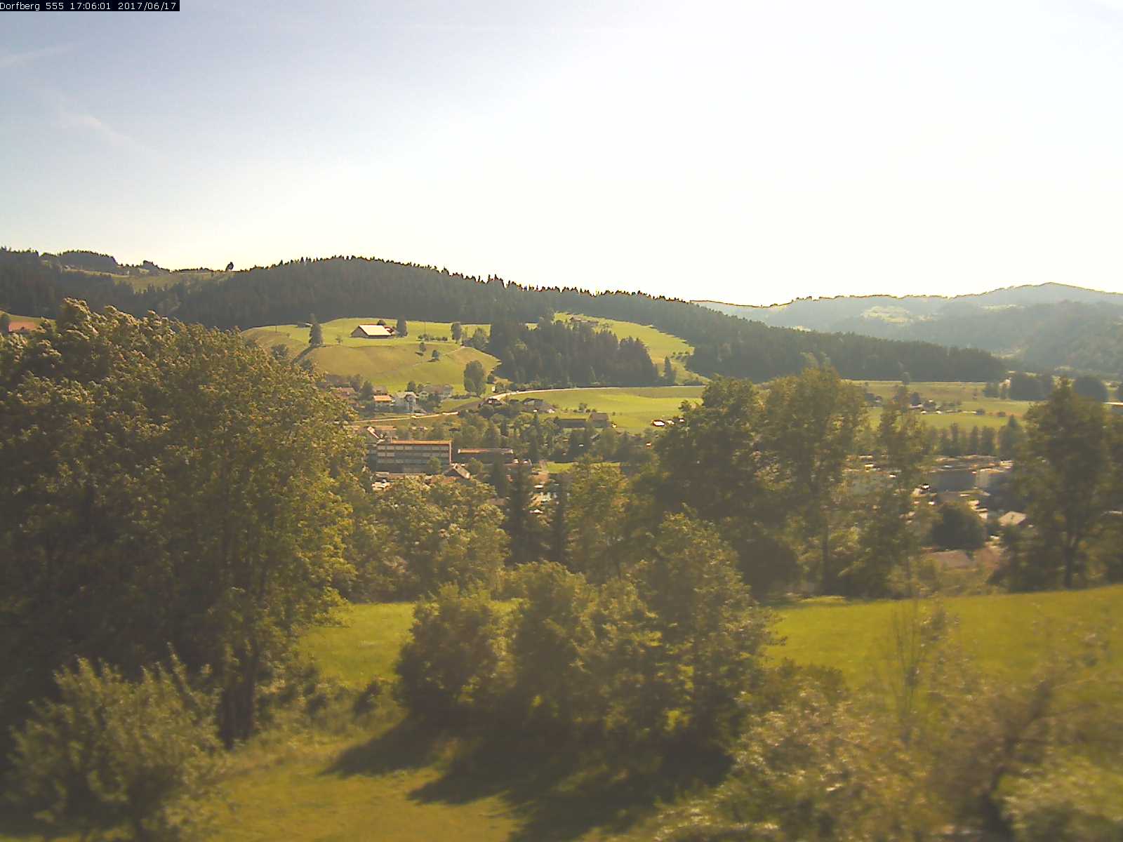 Webcam-Bild: Aussicht vom Dorfberg in Langnau 20170617-170601