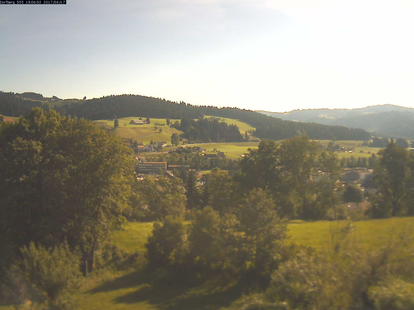 Webcam-Bild: Aussicht vom Dorfberg in Langnau 20170617-180601