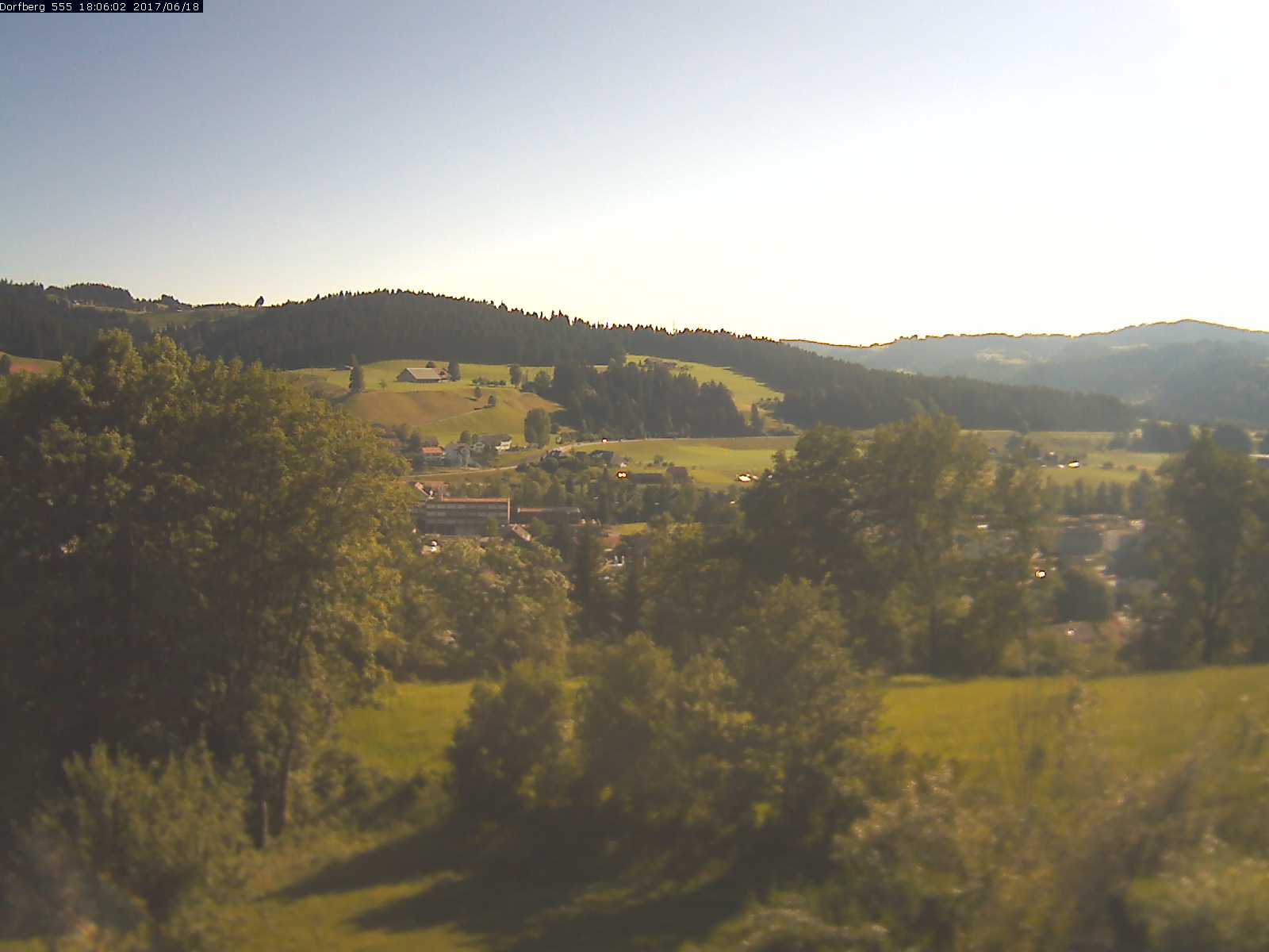 Webcam-Bild: Aussicht vom Dorfberg in Langnau 20170618-180601