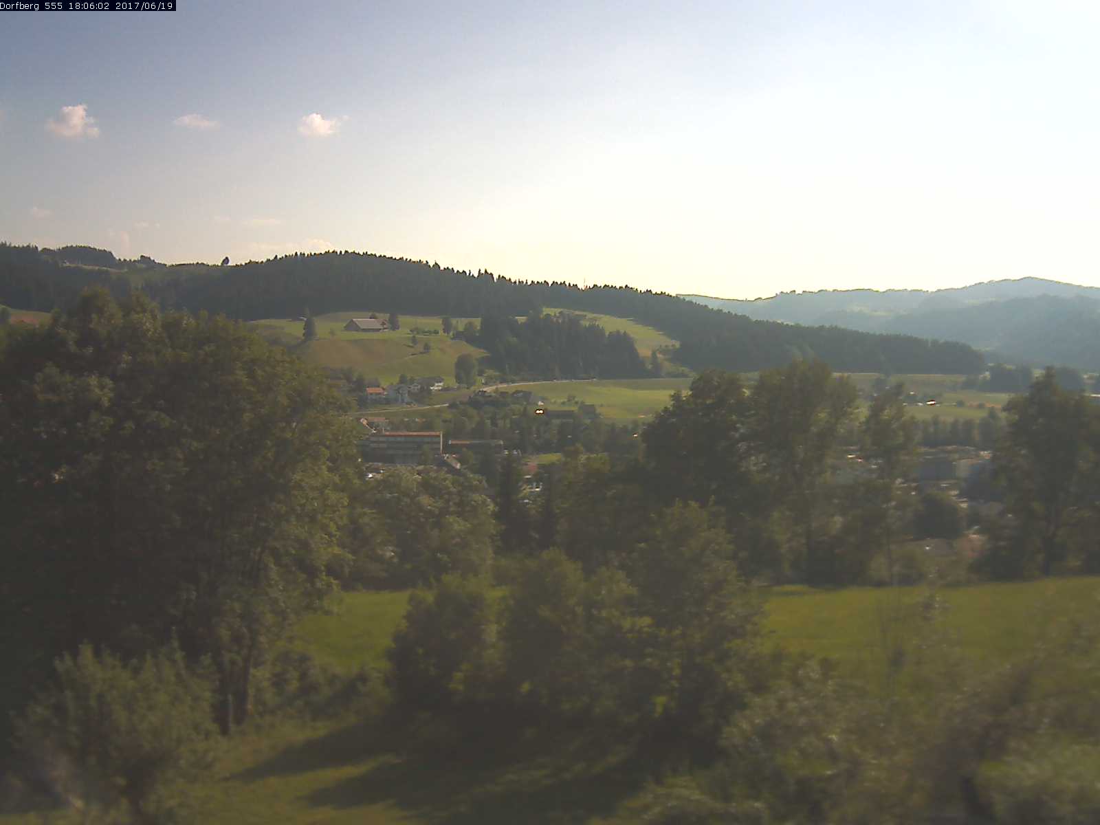 Webcam-Bild: Aussicht vom Dorfberg in Langnau 20170619-180601