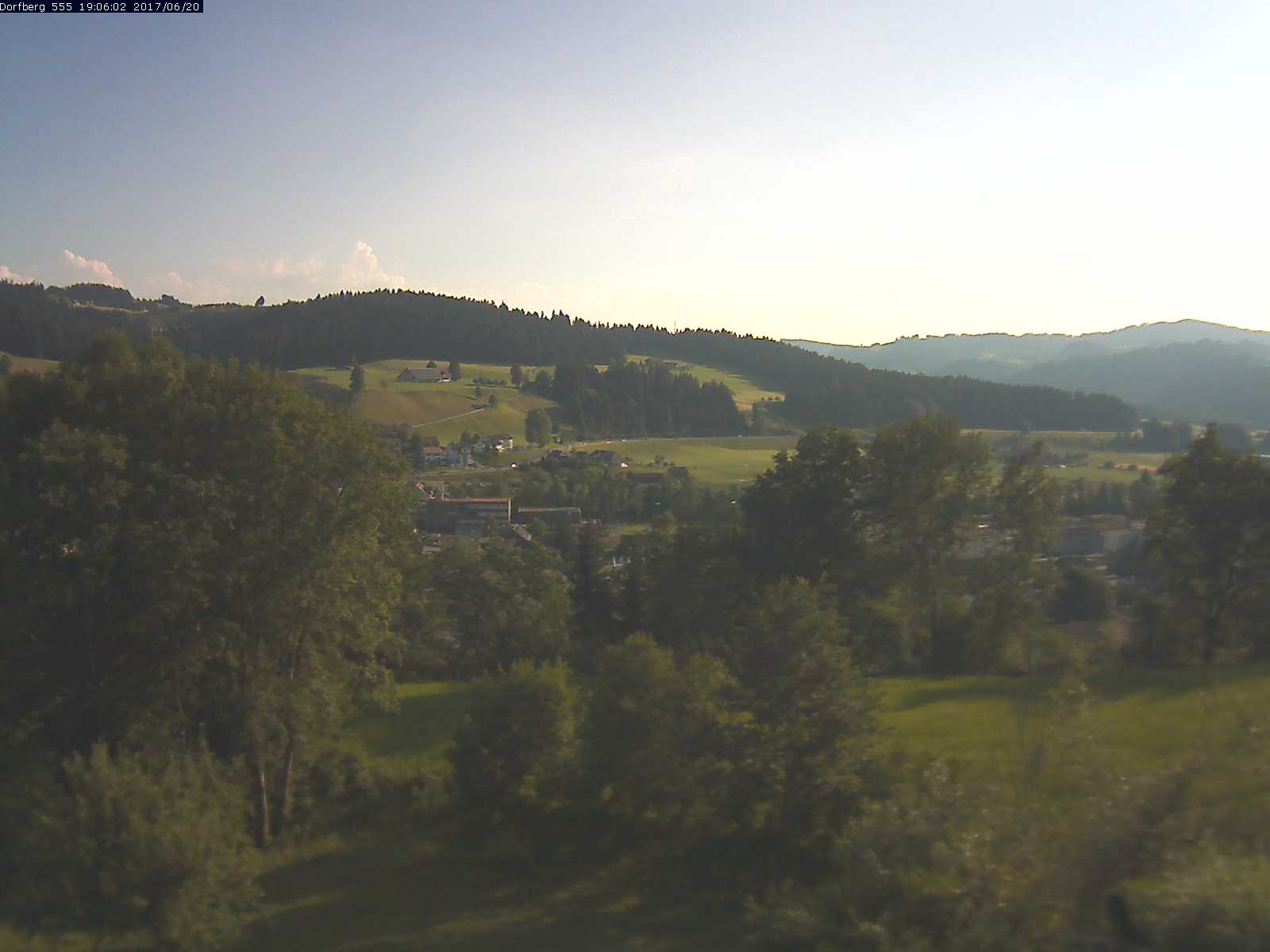 Webcam-Bild: Aussicht vom Dorfberg in Langnau 20170620-190601