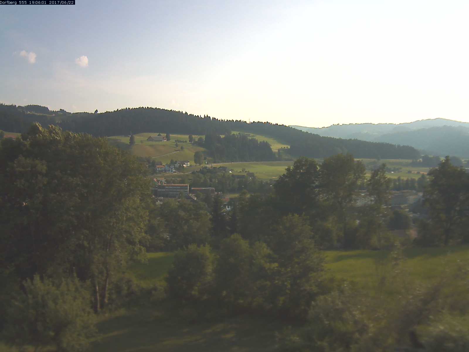 Webcam-Bild: Aussicht vom Dorfberg in Langnau 20170622-190601