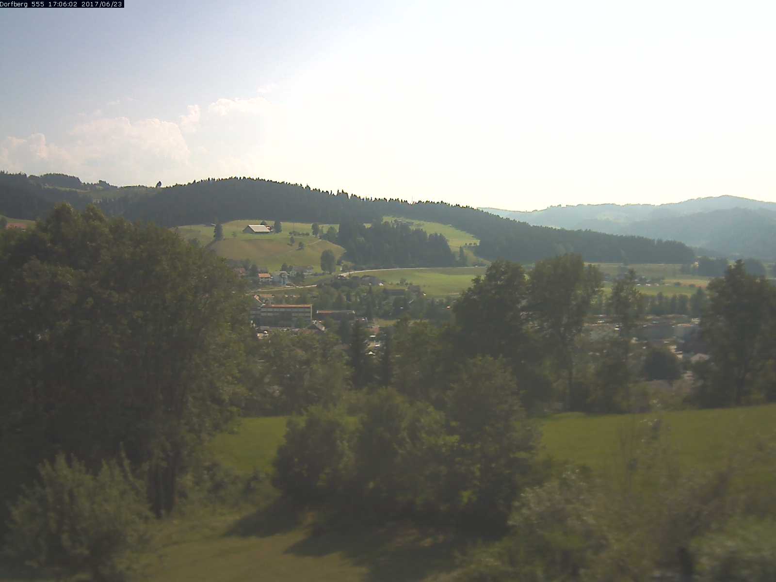 Webcam-Bild: Aussicht vom Dorfberg in Langnau 20170623-170601