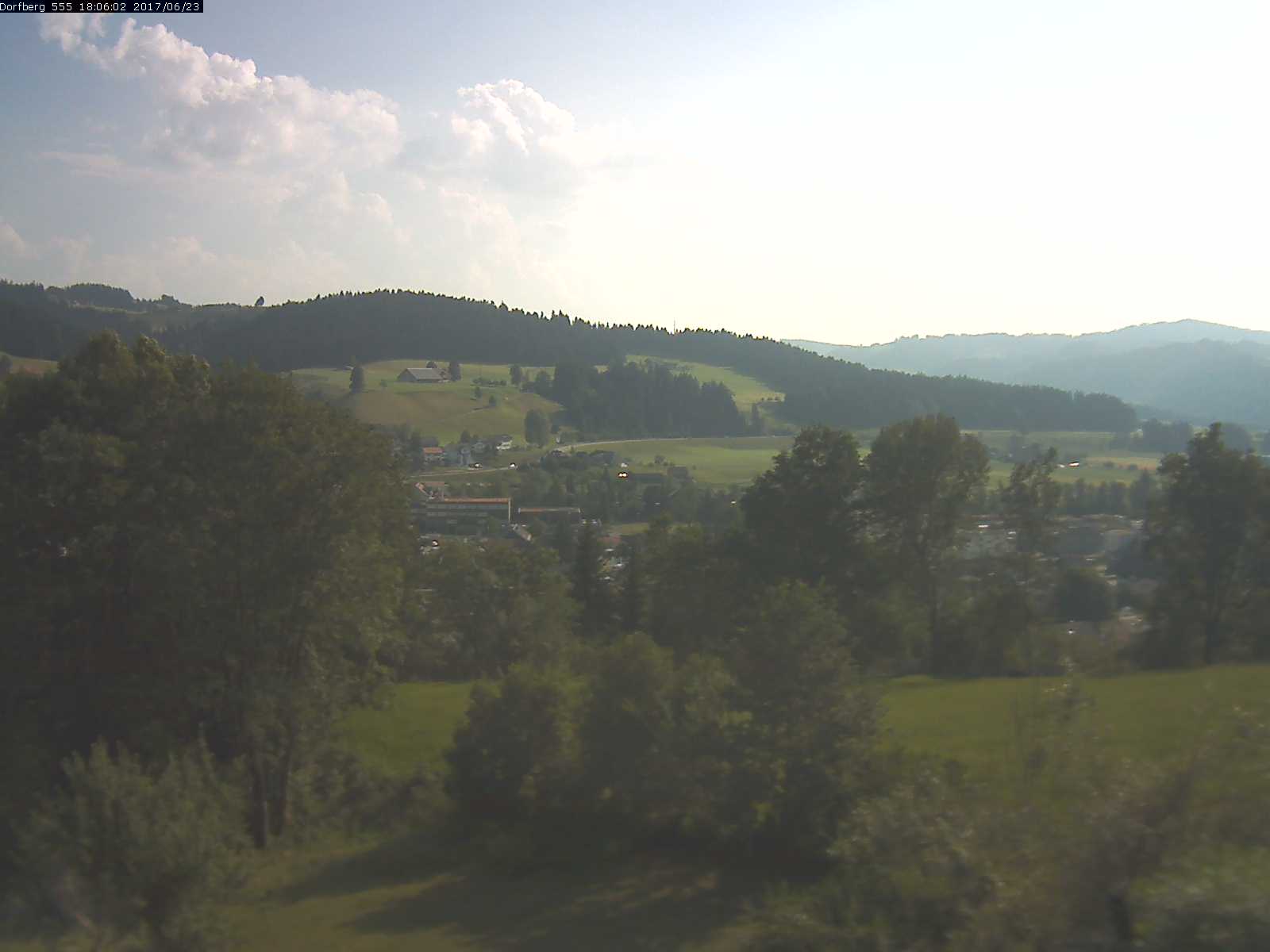 Webcam-Bild: Aussicht vom Dorfberg in Langnau 20170623-180601