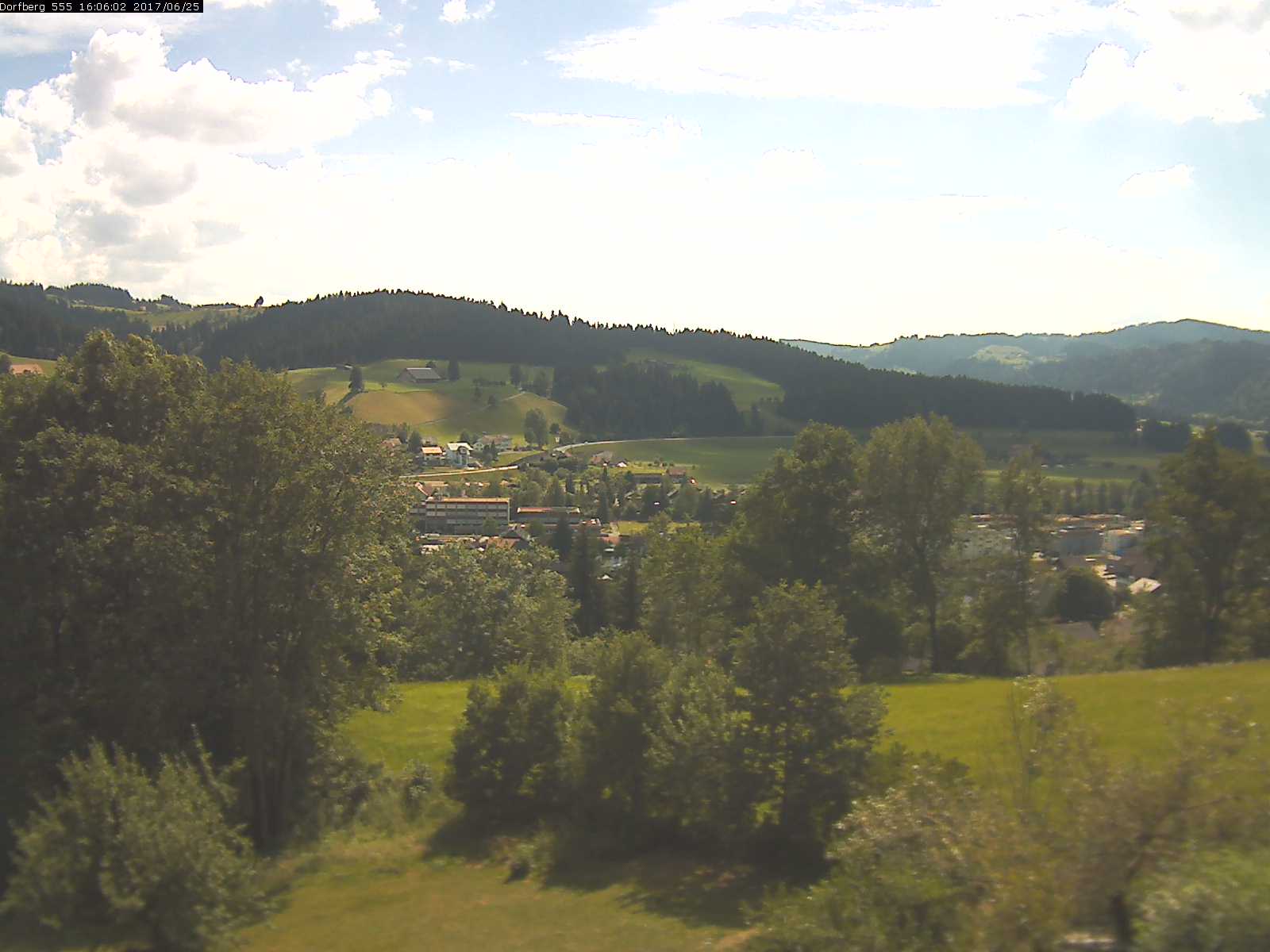 Webcam-Bild: Aussicht vom Dorfberg in Langnau 20170625-160601