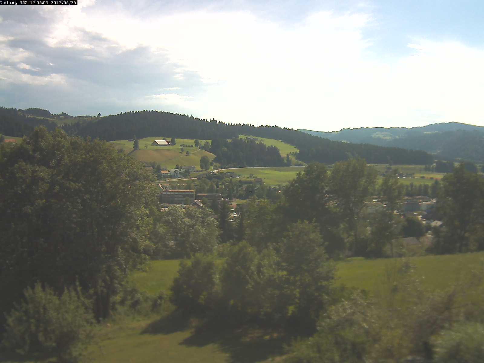 Webcam-Bild: Aussicht vom Dorfberg in Langnau 20170626-170601