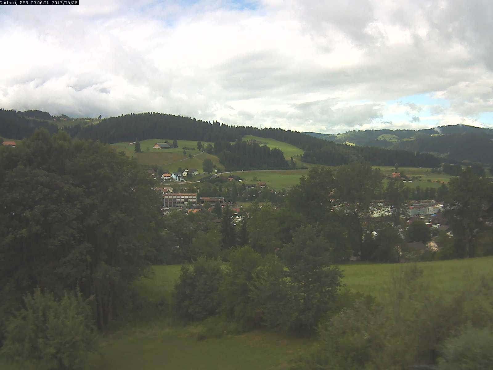 Webcam-Bild: Aussicht vom Dorfberg in Langnau 20170628-090601