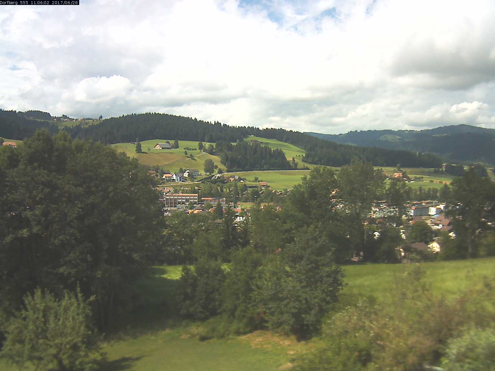 Webcam-Bild: Aussicht vom Dorfberg in Langnau 20170628-110601