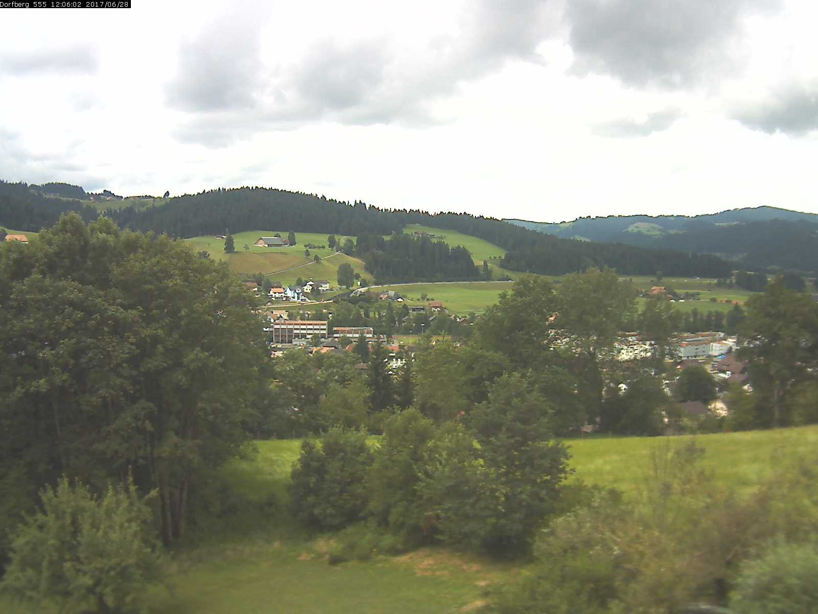 Webcam-Bild: Aussicht vom Dorfberg in Langnau 20170628-120601