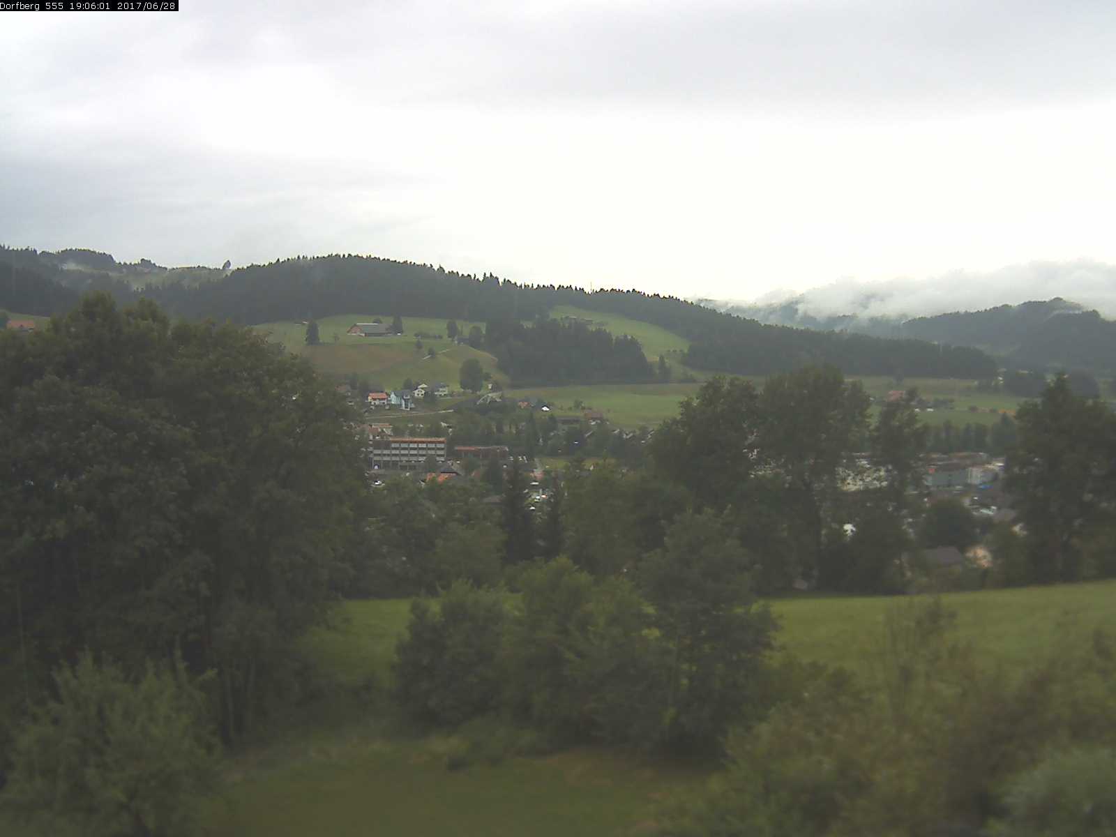 Webcam-Bild: Aussicht vom Dorfberg in Langnau 20170628-190601