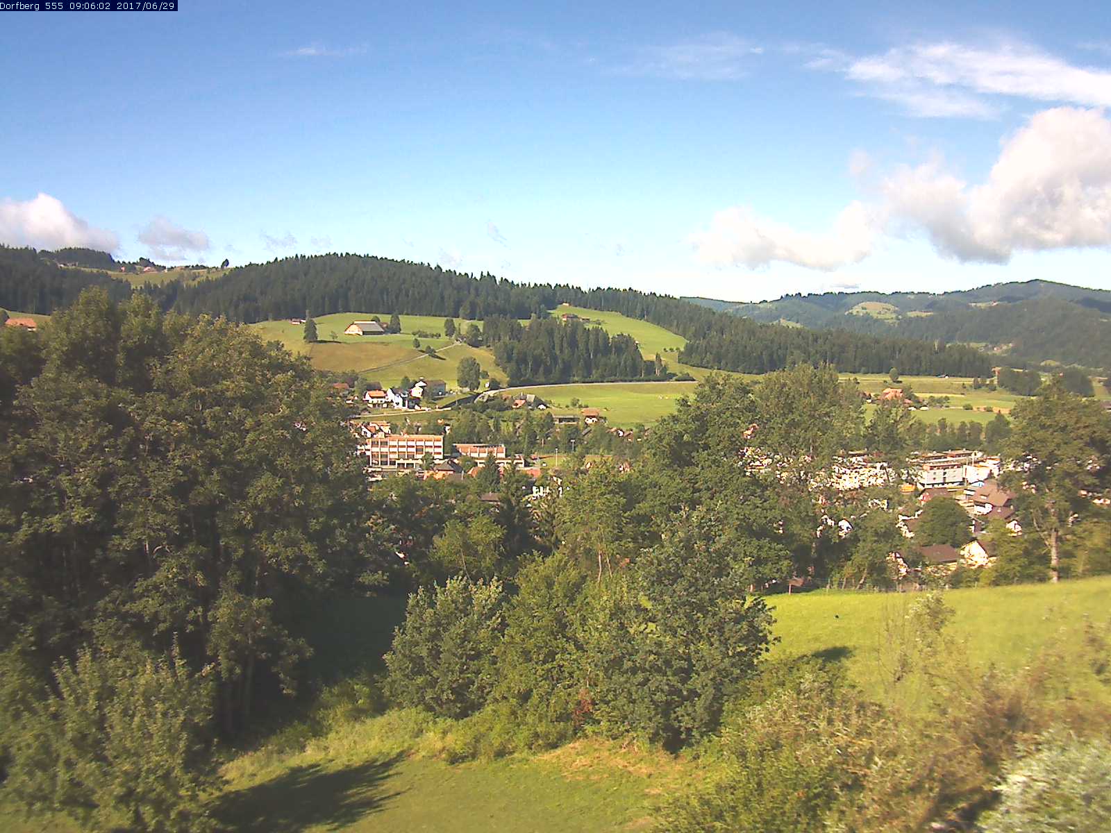 Webcam-Bild: Aussicht vom Dorfberg in Langnau 20170629-090601