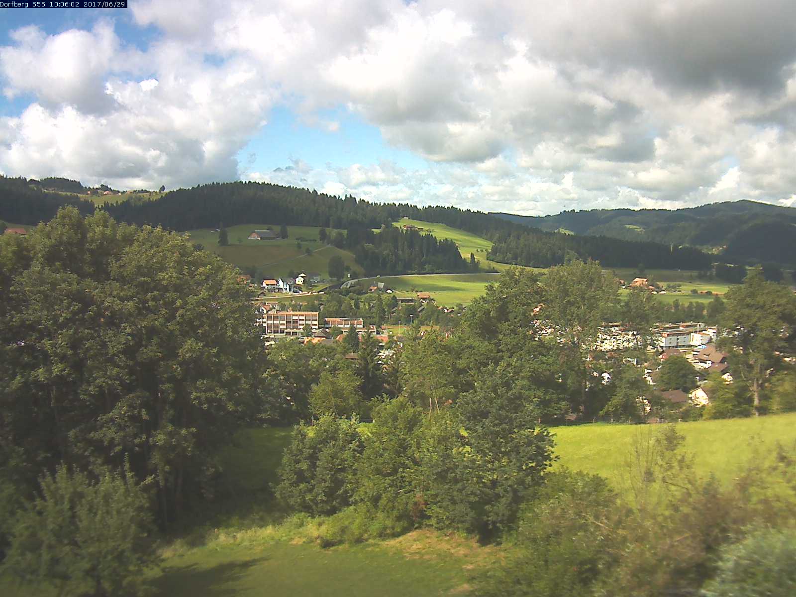 Webcam-Bild: Aussicht vom Dorfberg in Langnau 20170629-100601