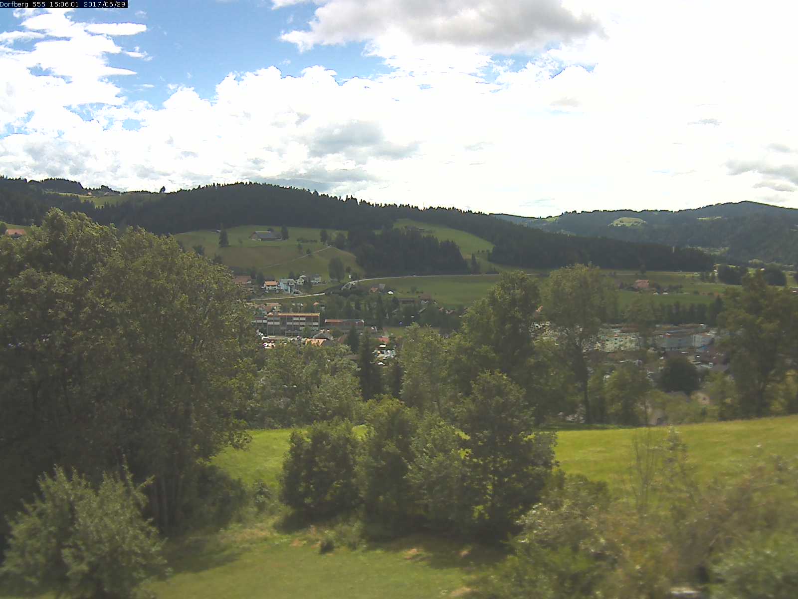 Webcam-Bild: Aussicht vom Dorfberg in Langnau 20170629-150601