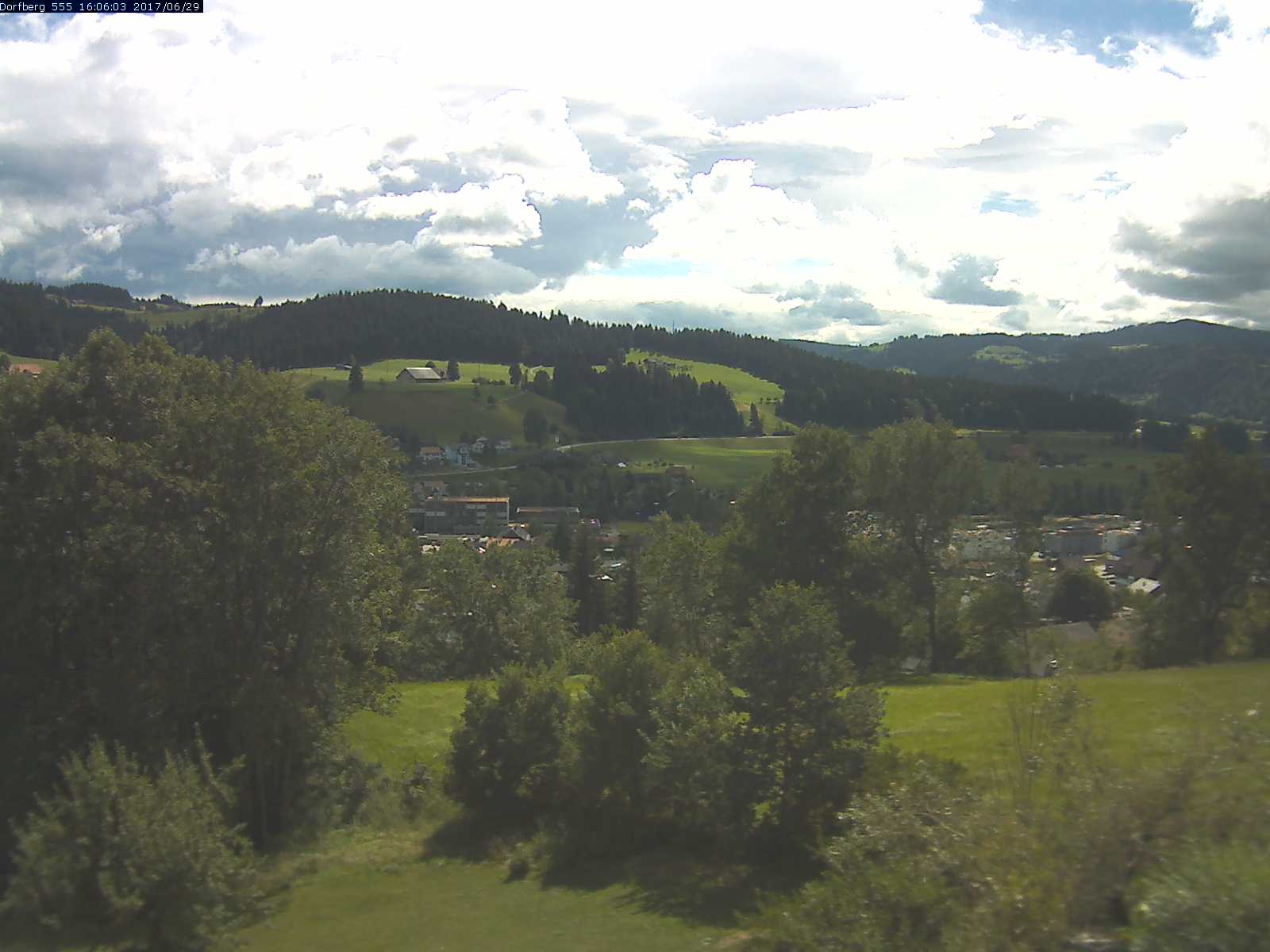 Webcam-Bild: Aussicht vom Dorfberg in Langnau 20170629-160601