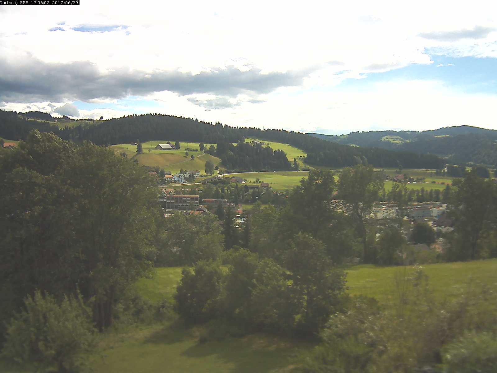 Webcam-Bild: Aussicht vom Dorfberg in Langnau 20170629-170601
