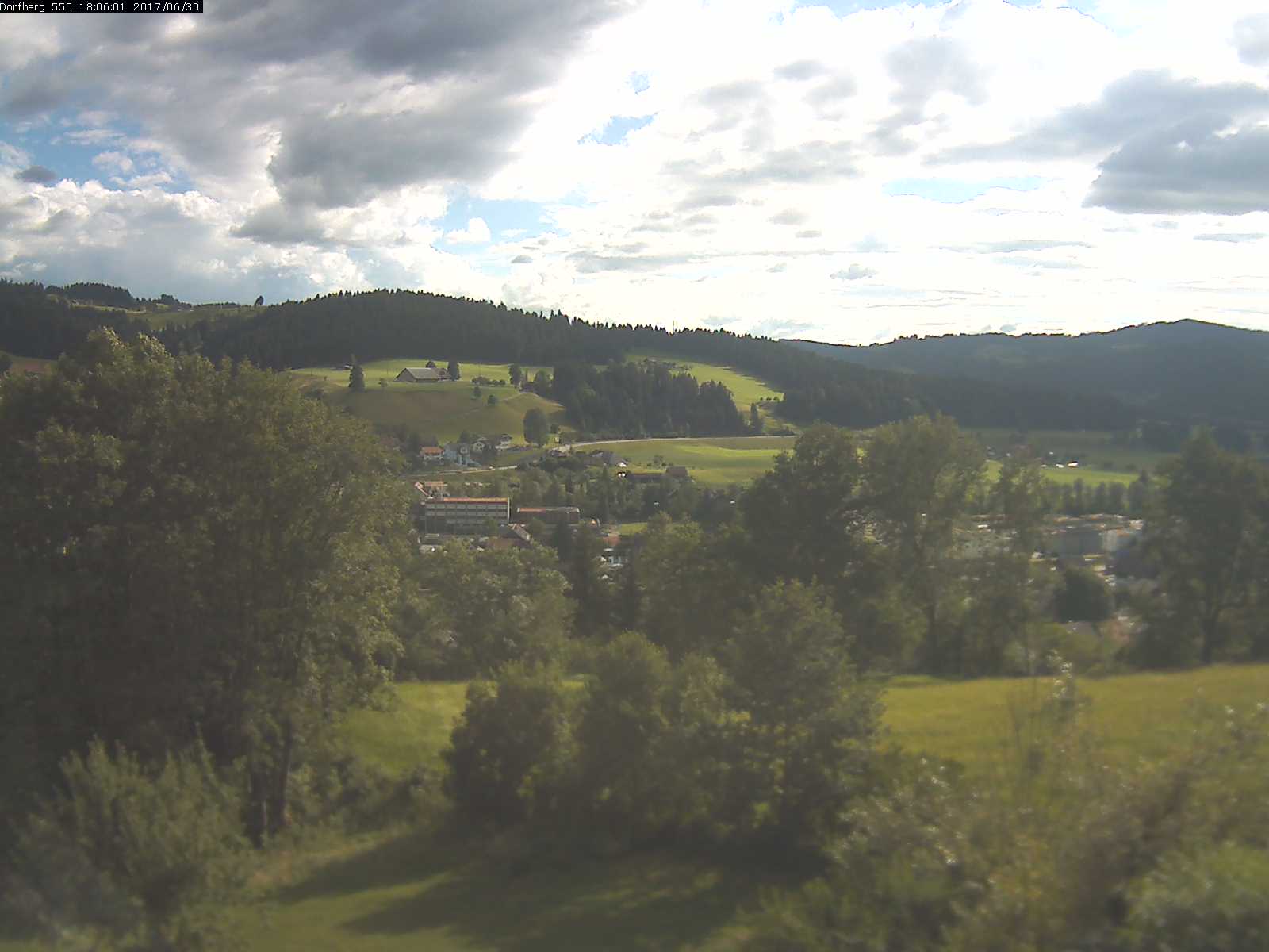 Webcam-Bild: Aussicht vom Dorfberg in Langnau 20170630-180601