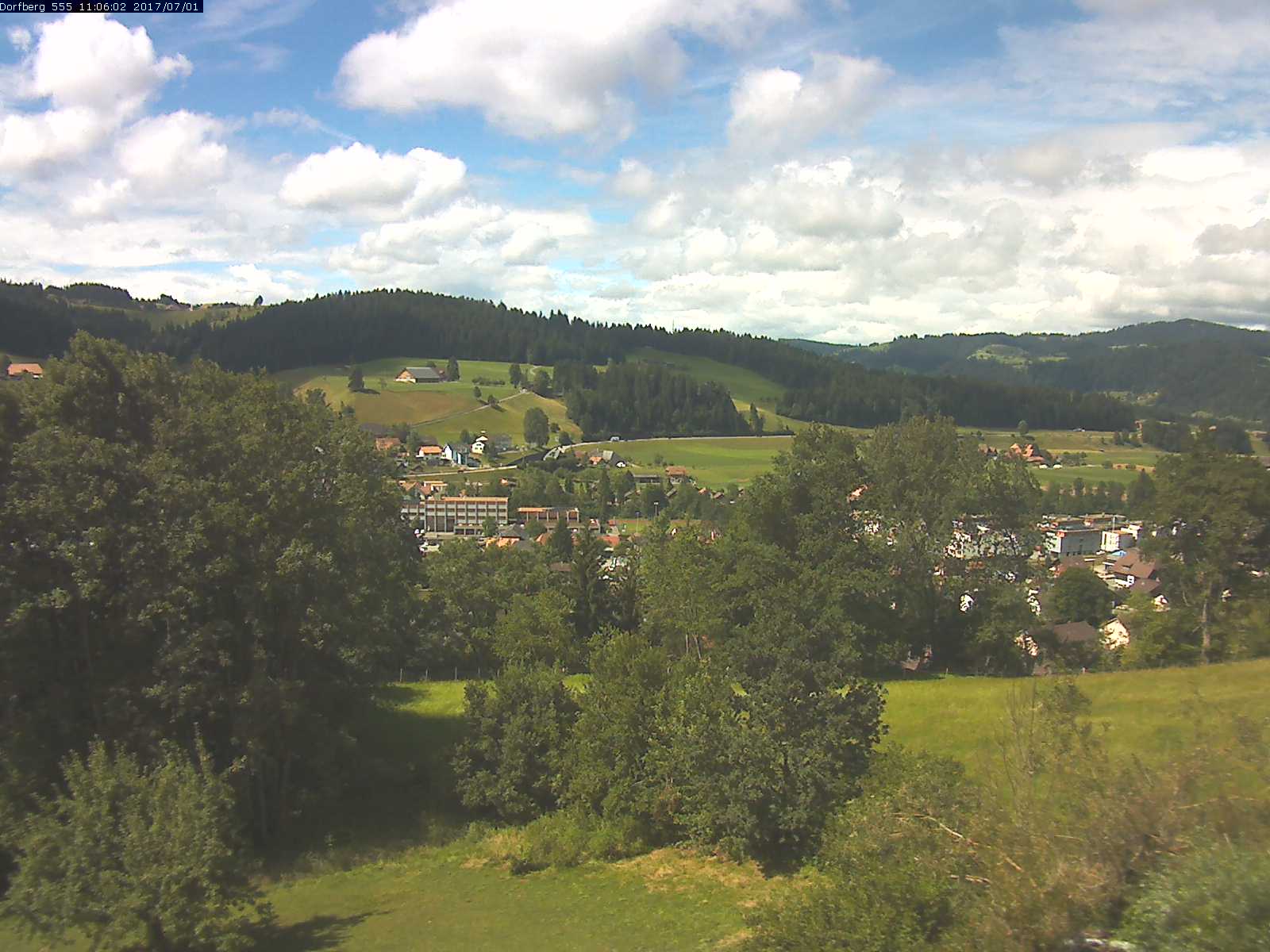 Webcam-Bild: Aussicht vom Dorfberg in Langnau 20170701-110601