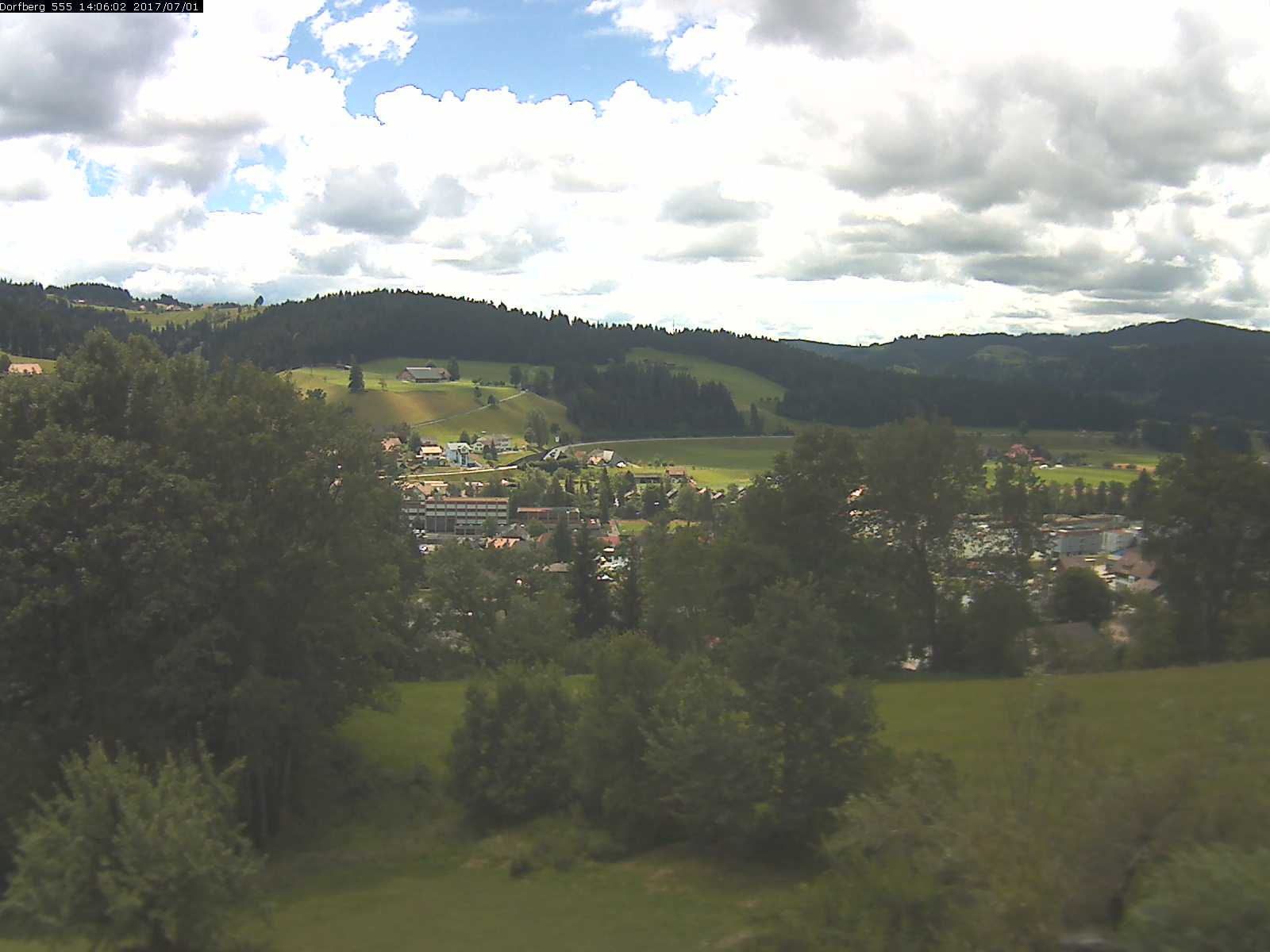 Webcam-Bild: Aussicht vom Dorfberg in Langnau 20170701-140601