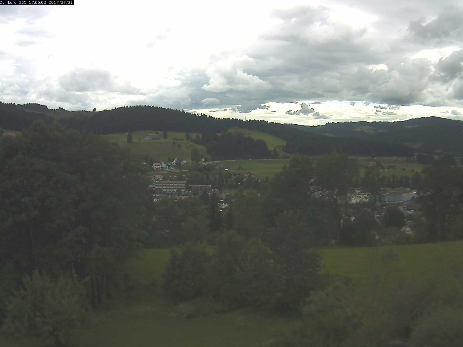 Webcam-Bild: Aussicht vom Dorfberg in Langnau 20170701-170601