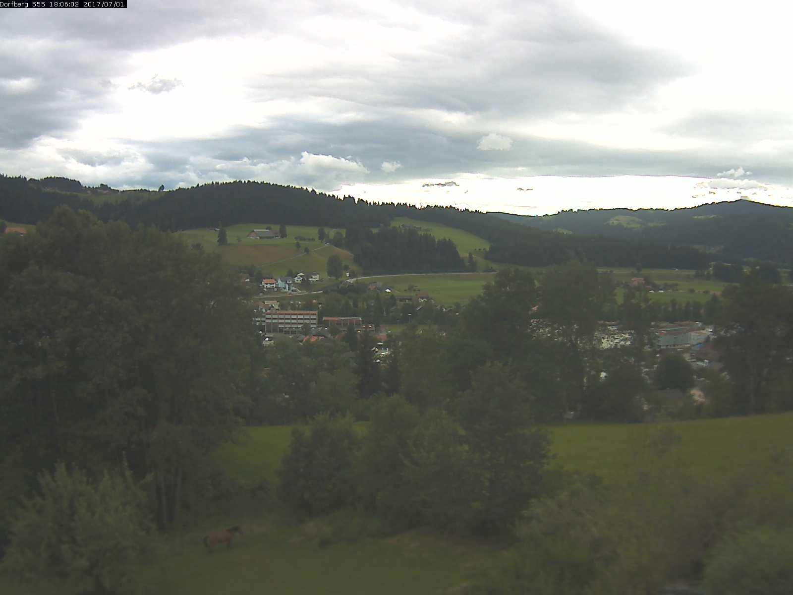 Webcam-Bild: Aussicht vom Dorfberg in Langnau 20170701-180601