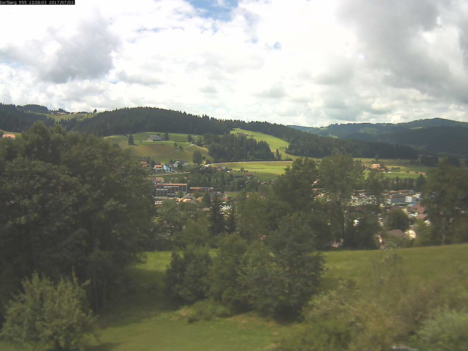 Webcam-Bild: Aussicht vom Dorfberg in Langnau 20170703-120601