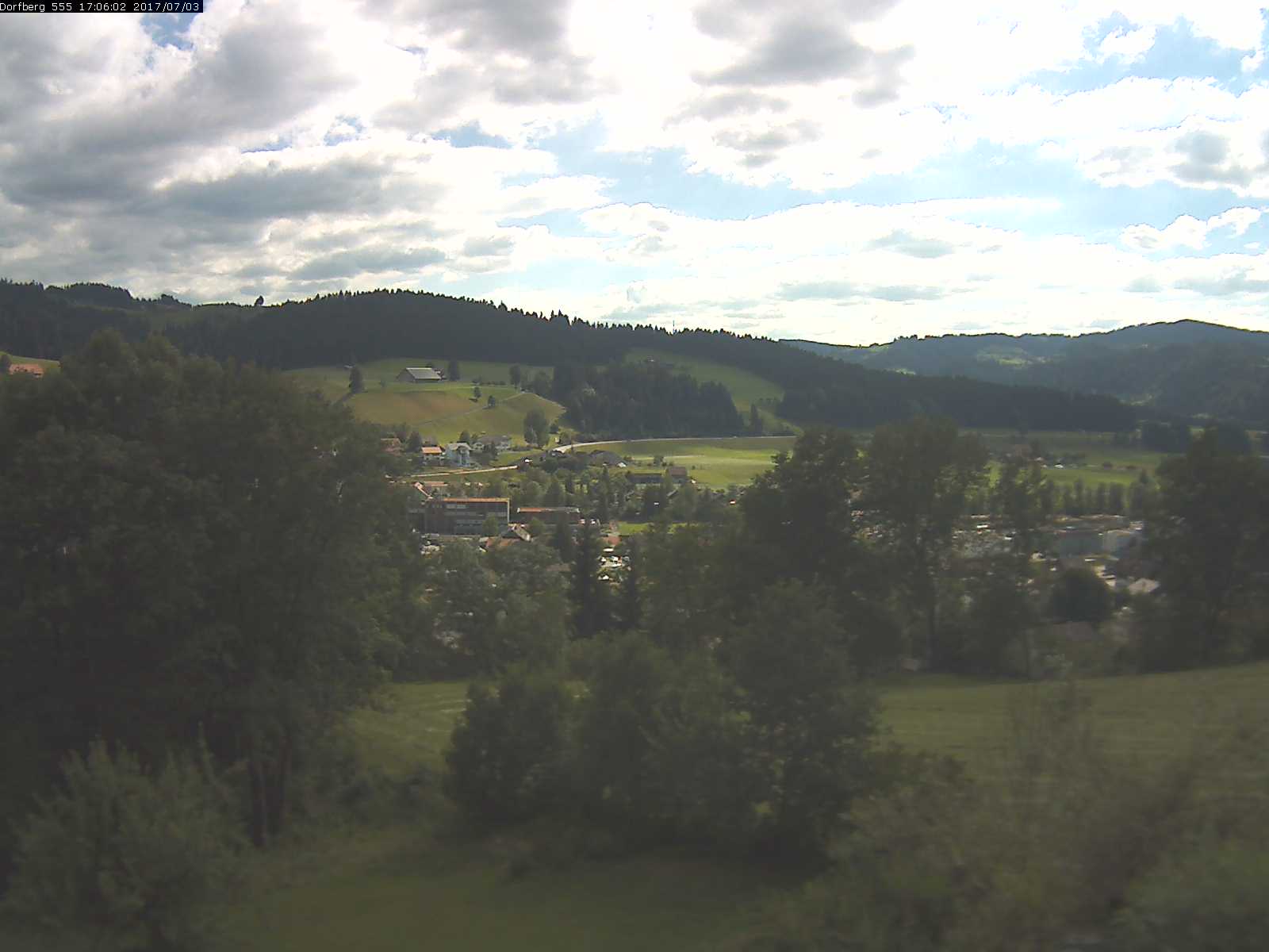 Webcam-Bild: Aussicht vom Dorfberg in Langnau 20170703-170601