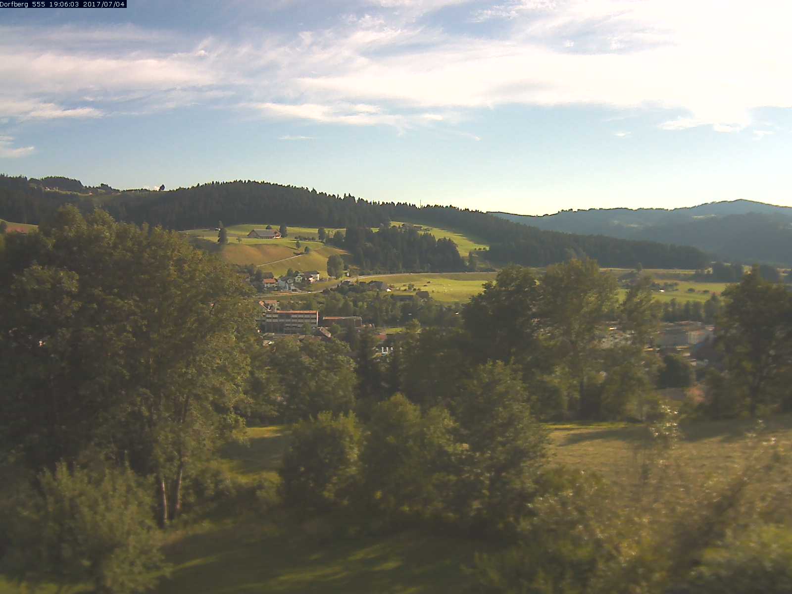 Webcam-Bild: Aussicht vom Dorfberg in Langnau 20170704-190601