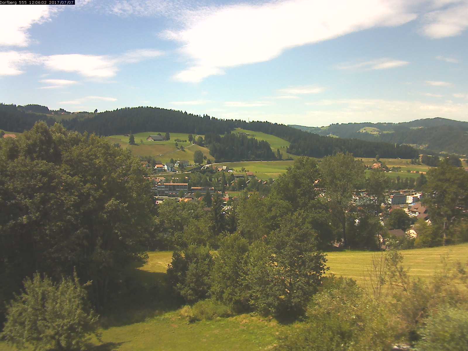 Webcam-Bild: Aussicht vom Dorfberg in Langnau 20170707-120601