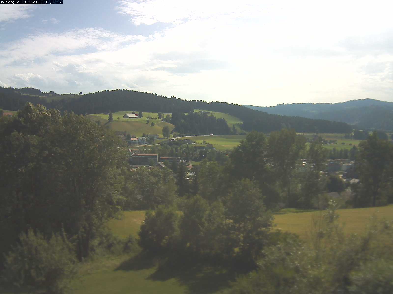 Webcam-Bild: Aussicht vom Dorfberg in Langnau 20170707-170601